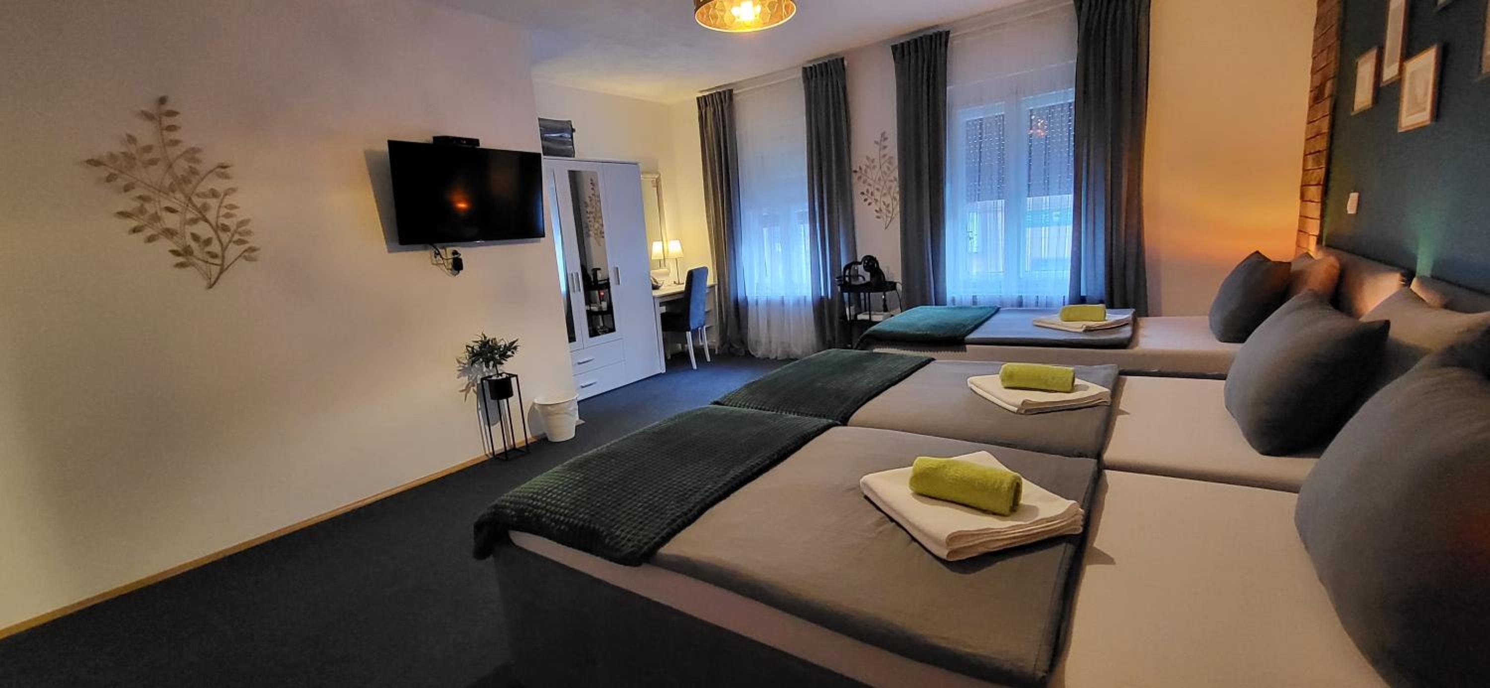 Triple Room with Bathroom - Photo 5