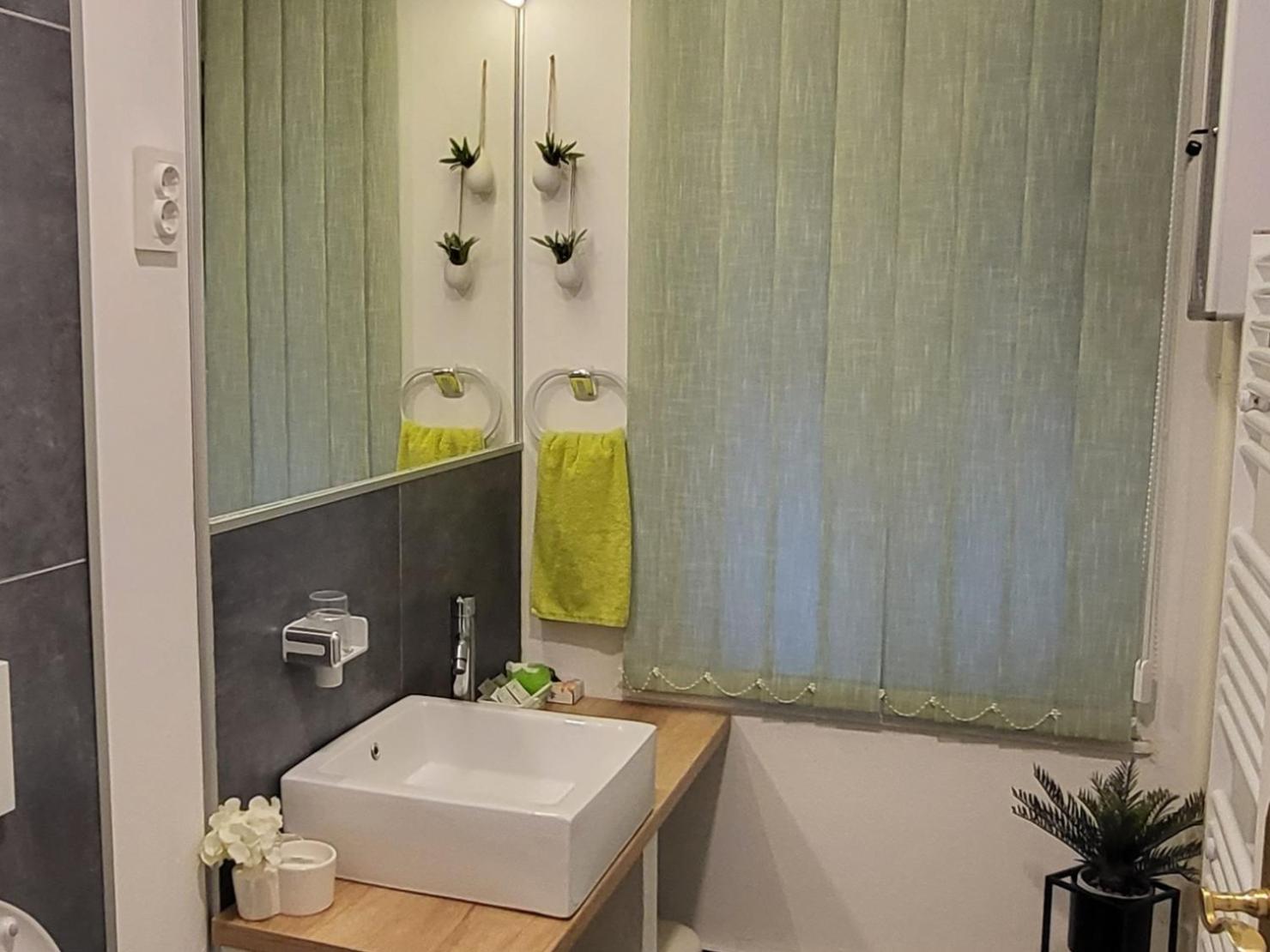Double or Twin Room with Private Bathroom - Photo 9