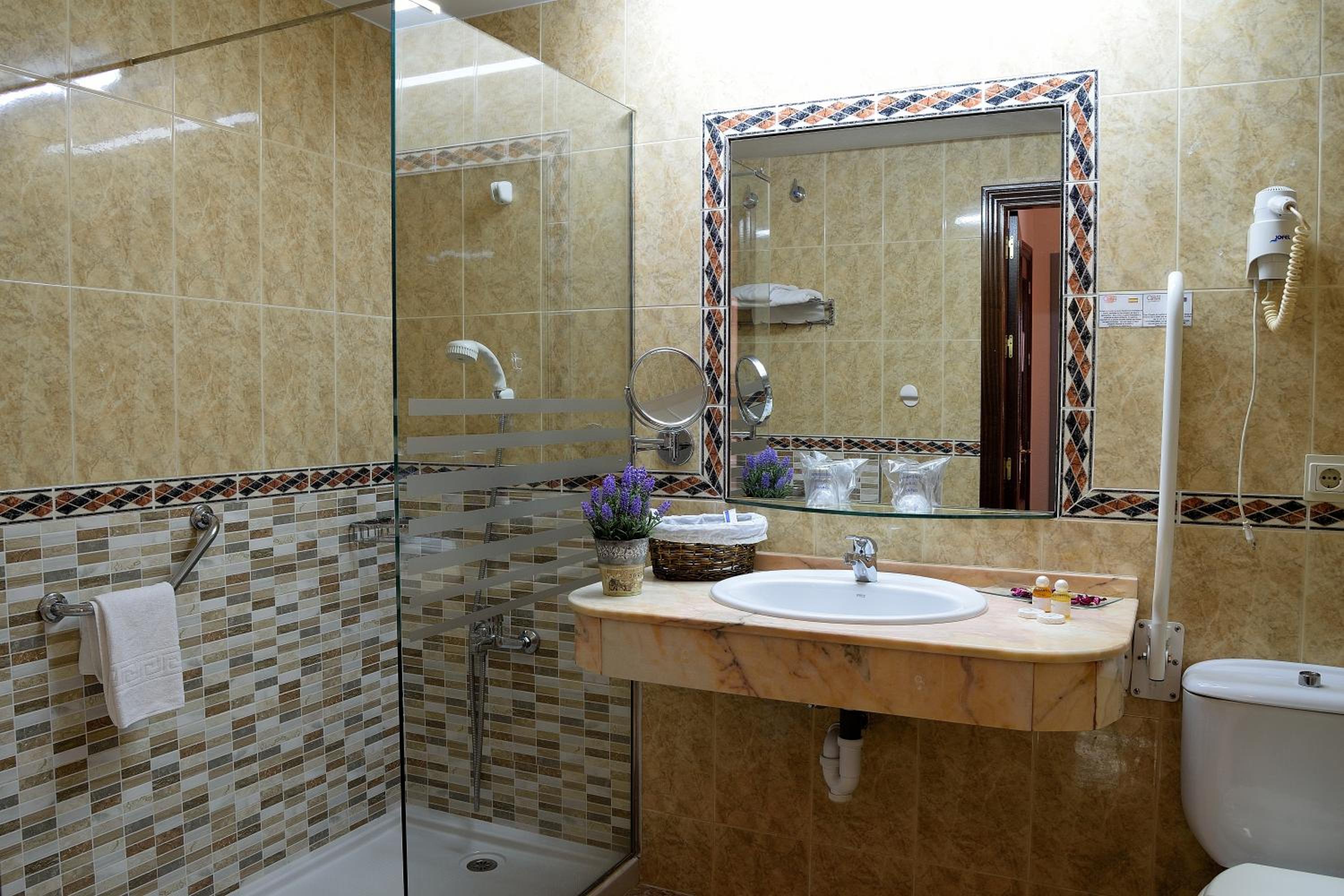 Double Room - Photo 4