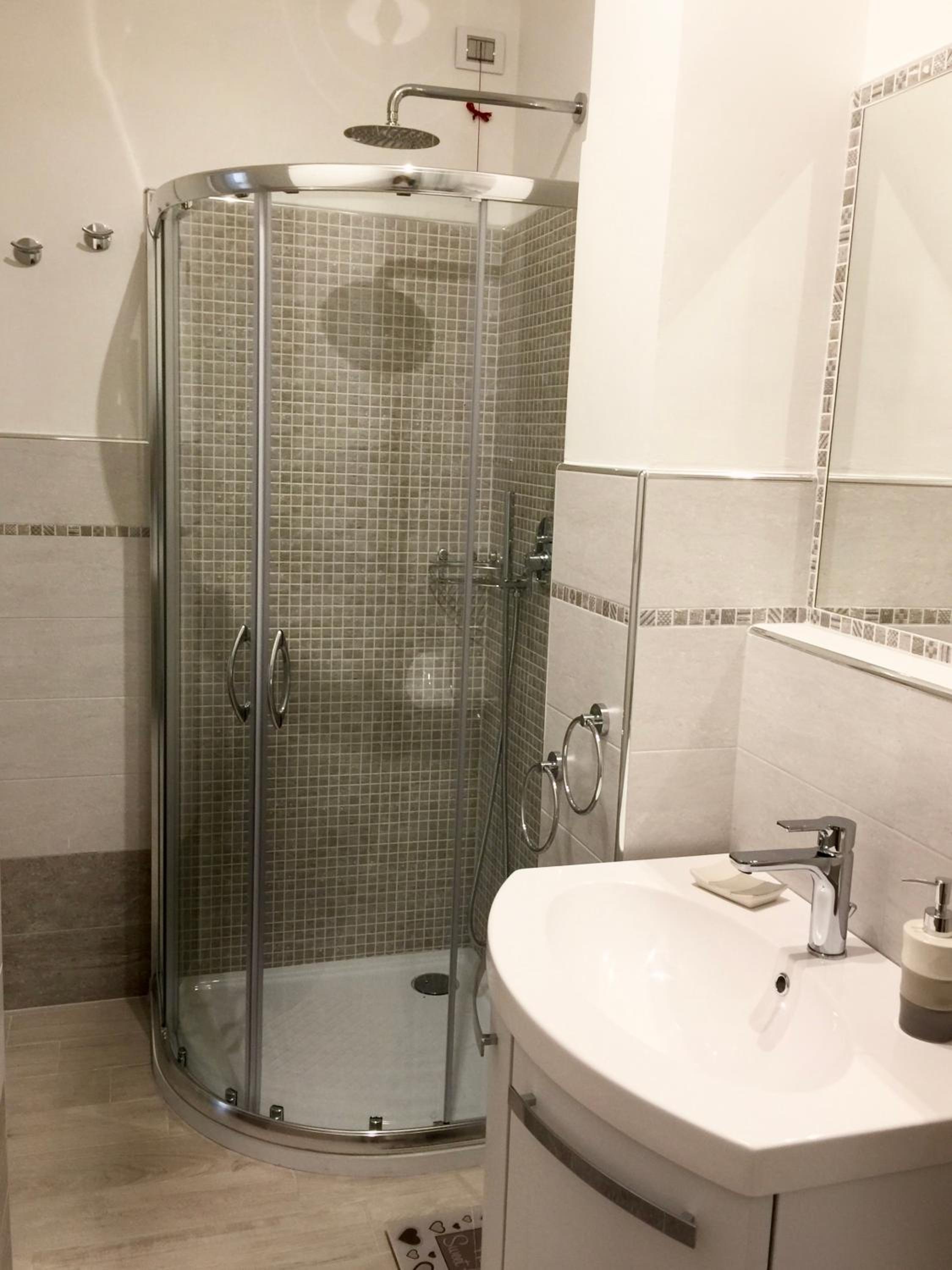 Double Room with Private Bathroom - Photo 3