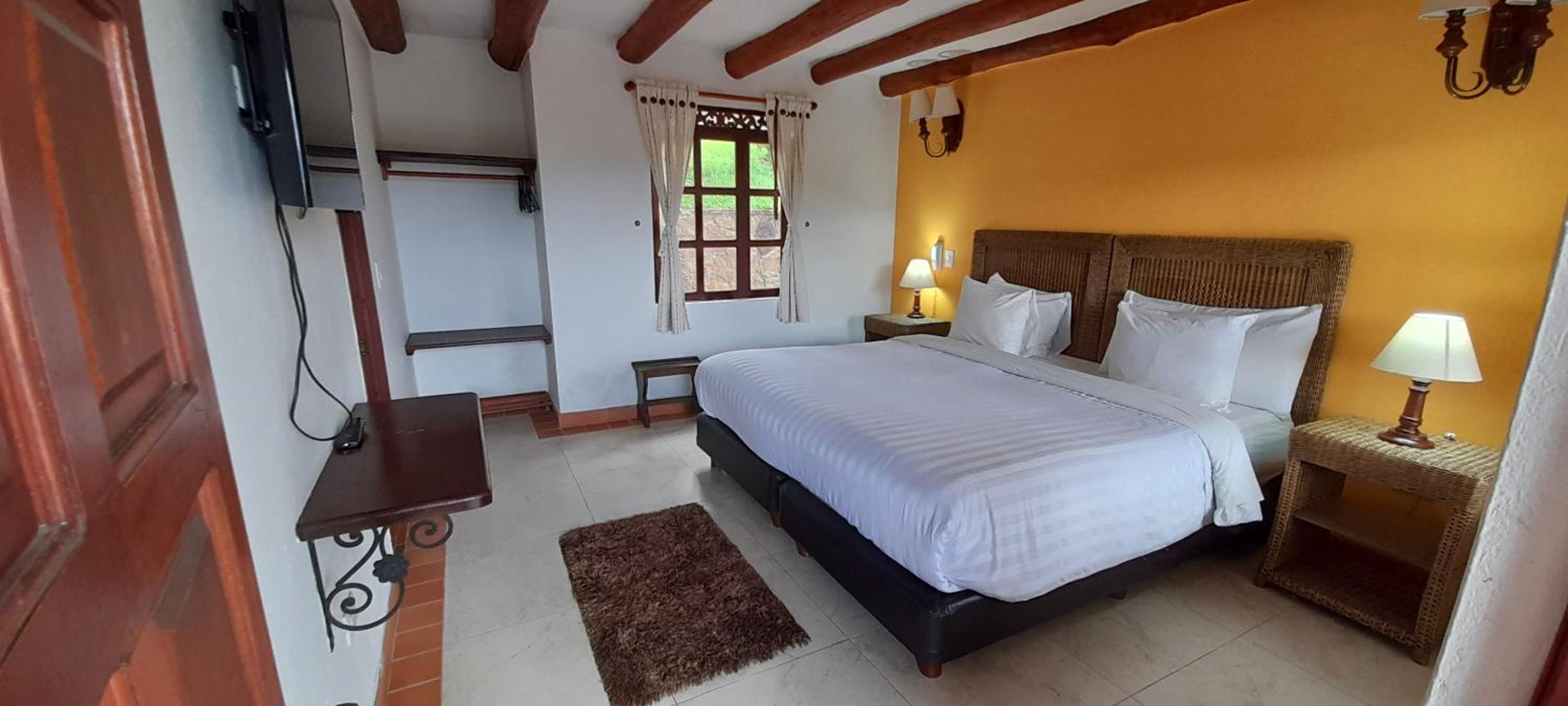 Deluxe King Room photo 1