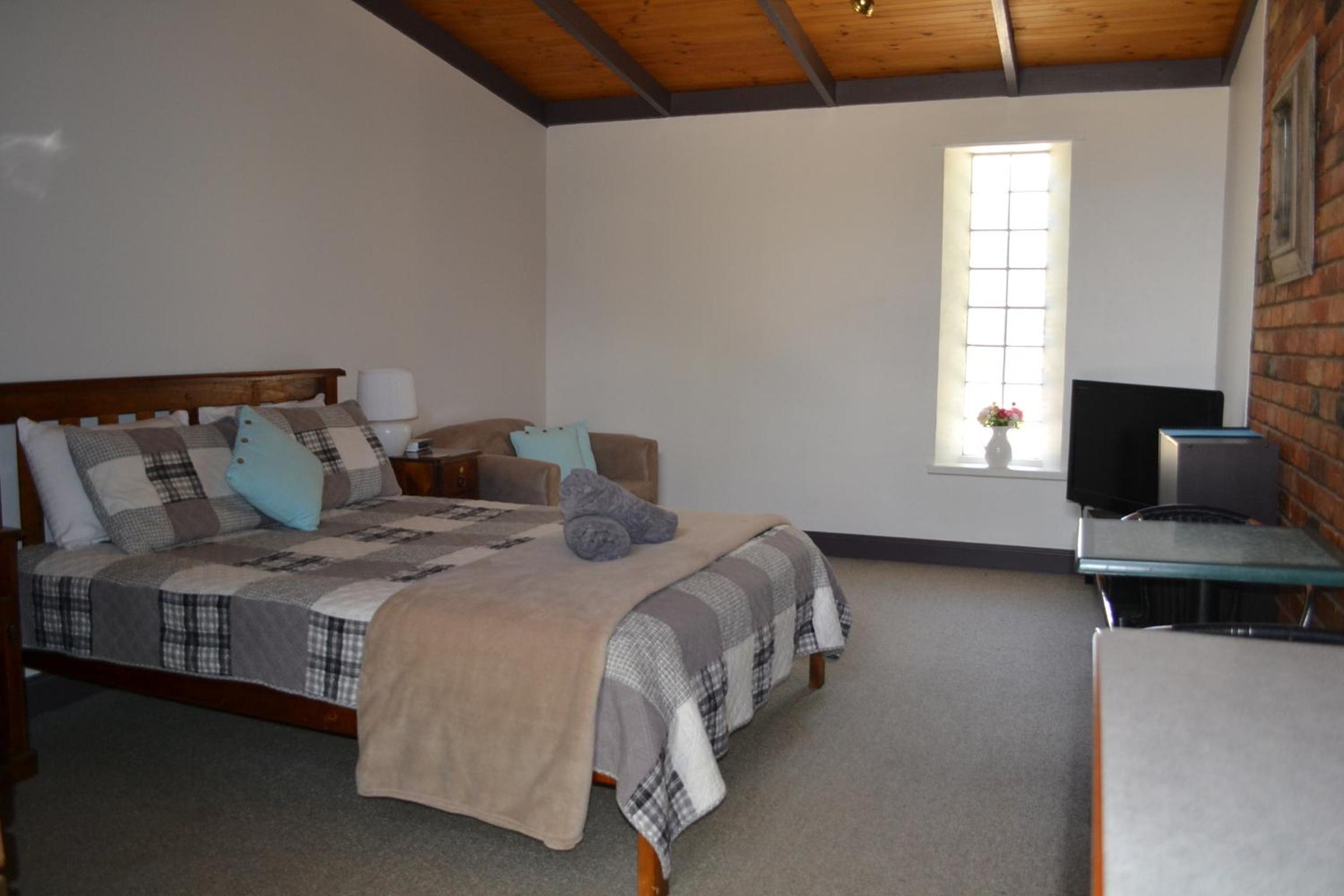 Queen Room photo 2