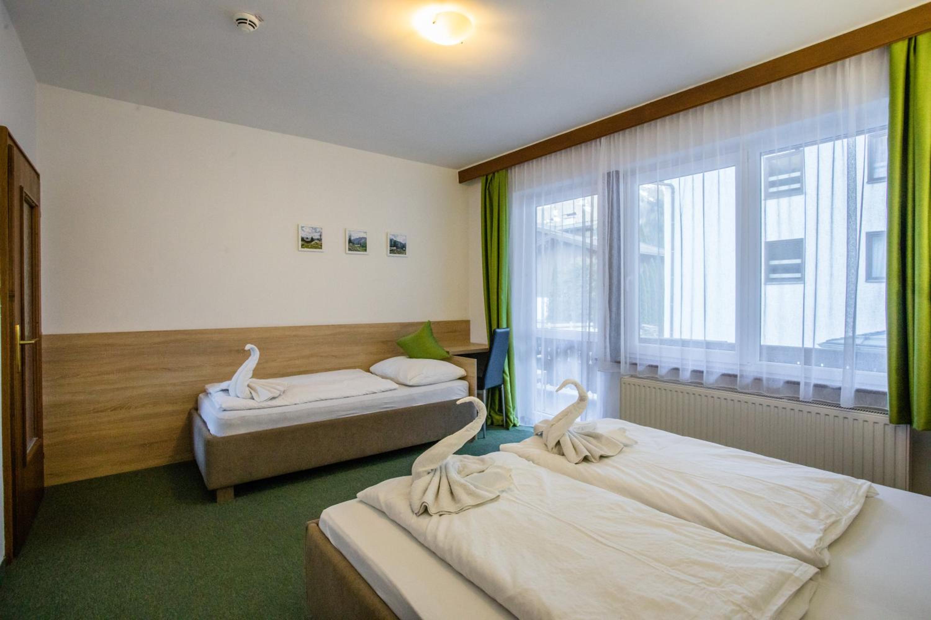 Apartment with Balcony - Photo 4