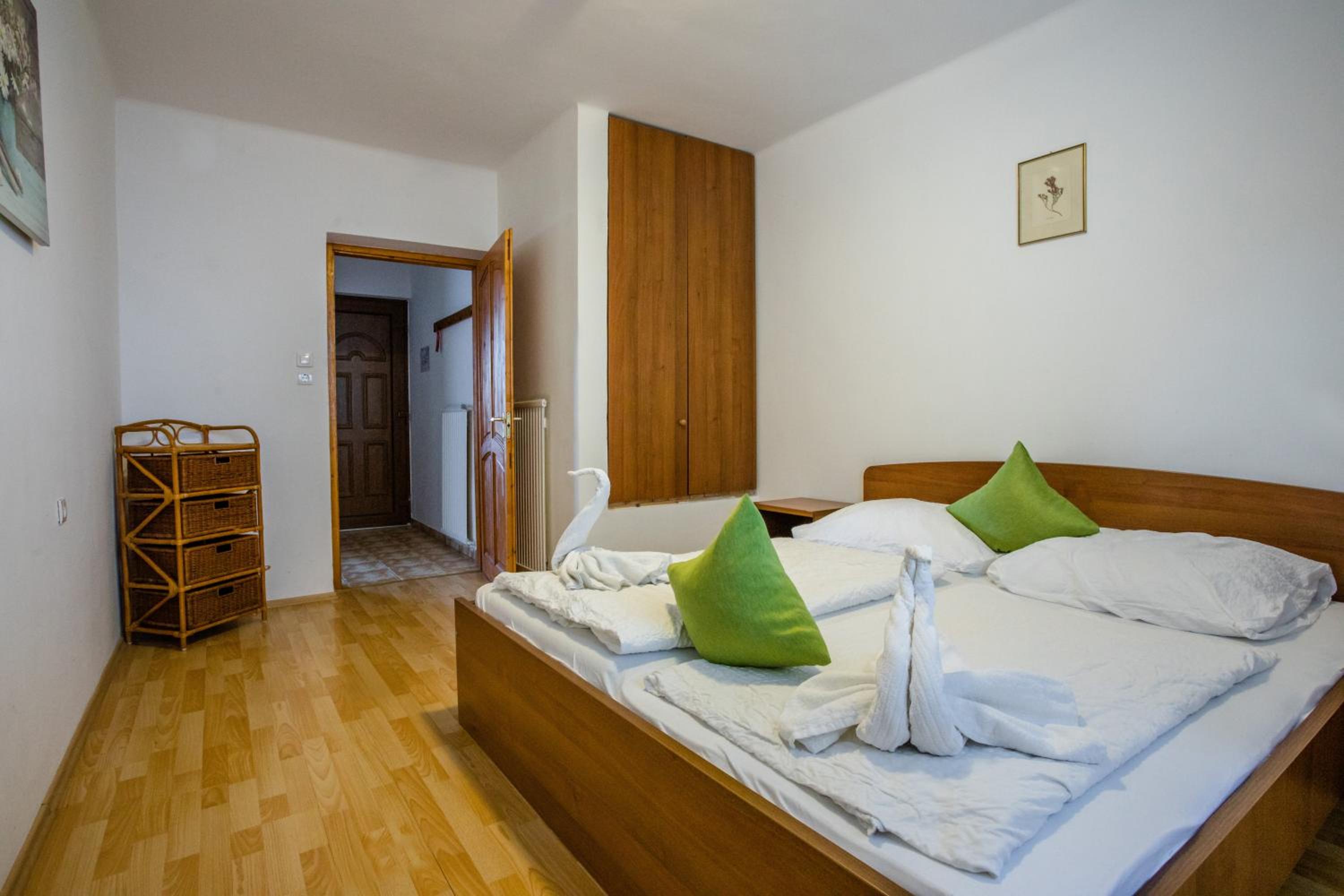 Two-Bedroom Apartment - Annex - Photo 4