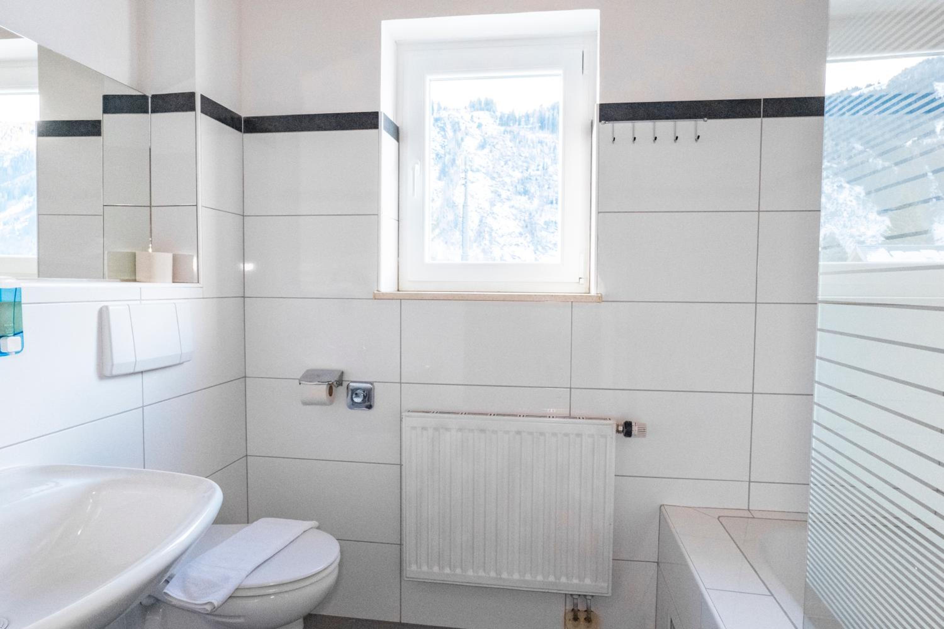 Comfort Double Room with Balcony - Photo 4