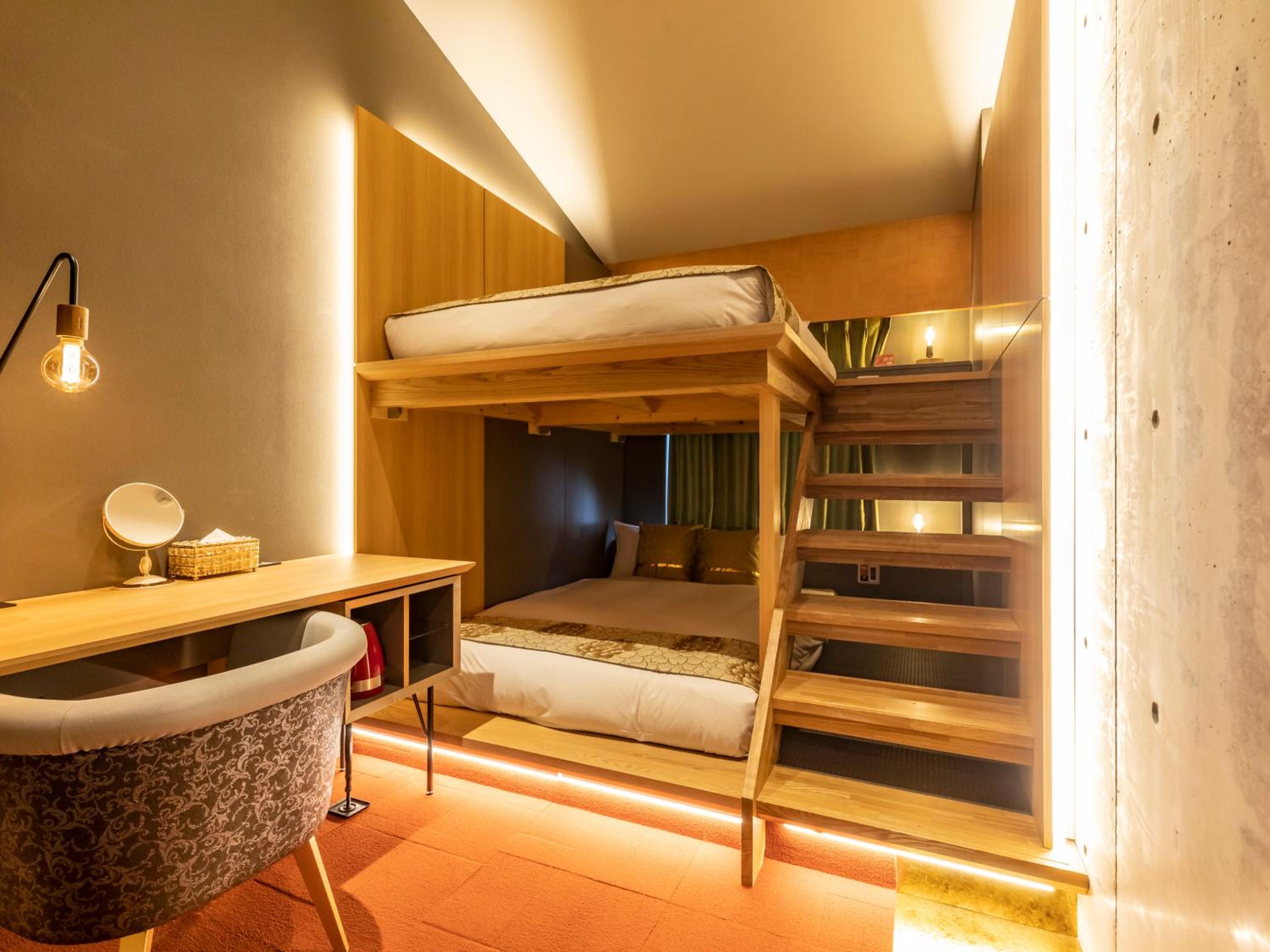 Deluxe Twin Room - Non-Smoking 304