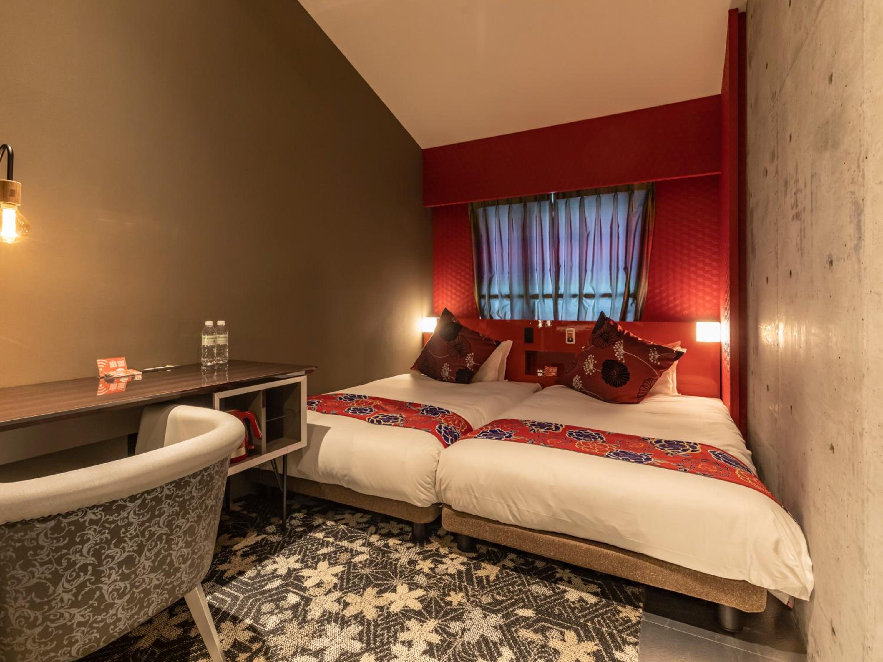 Deluxe Twin Room - Non-Smoking 301