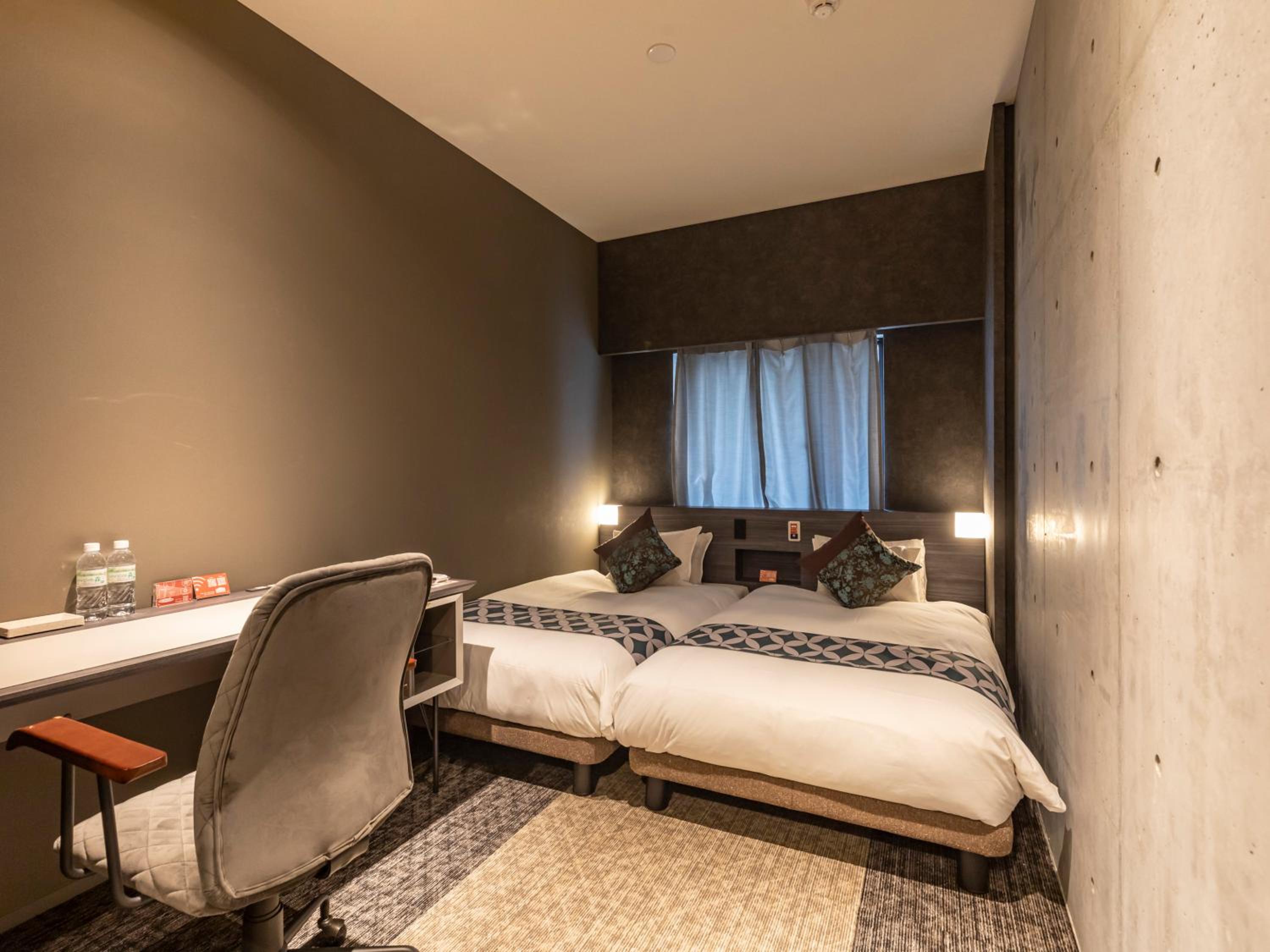 Deluxe Twin Room - Non-Smoking 201