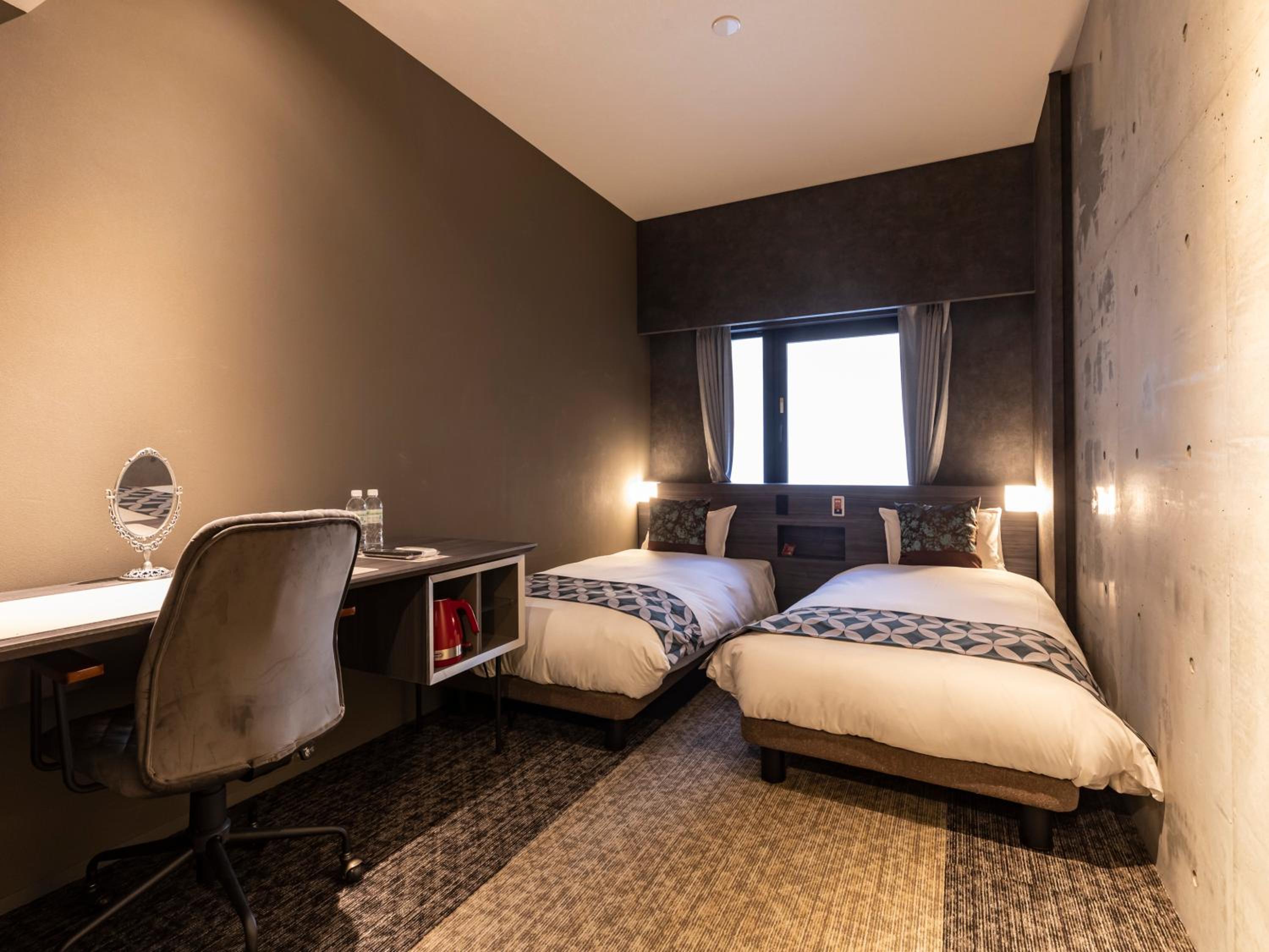 Deluxe Twin Room - Non-Smoking 101