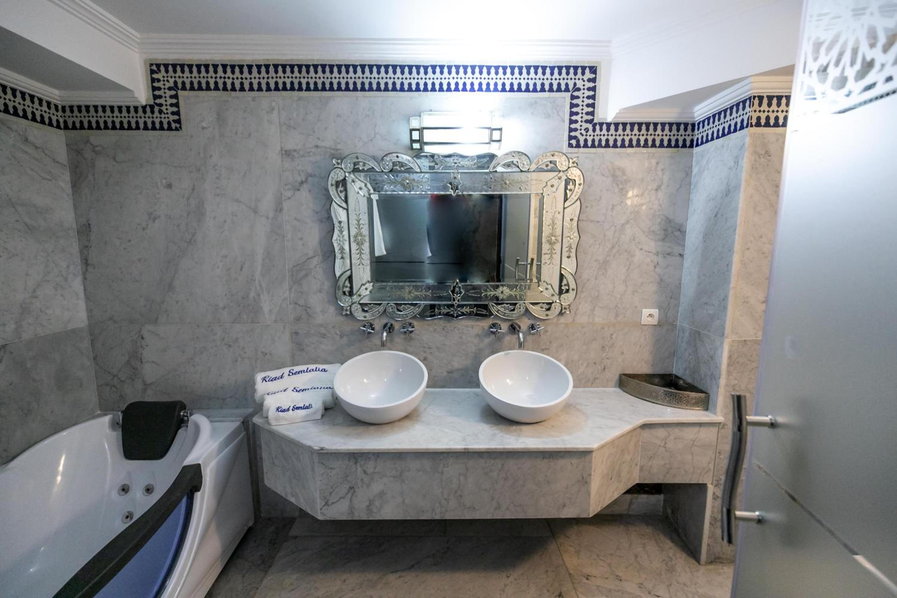 Queen Suite photo 3