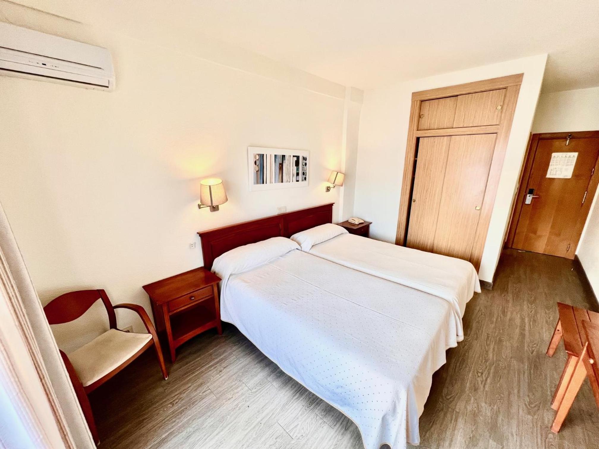 Double or Twin Room photo 2
