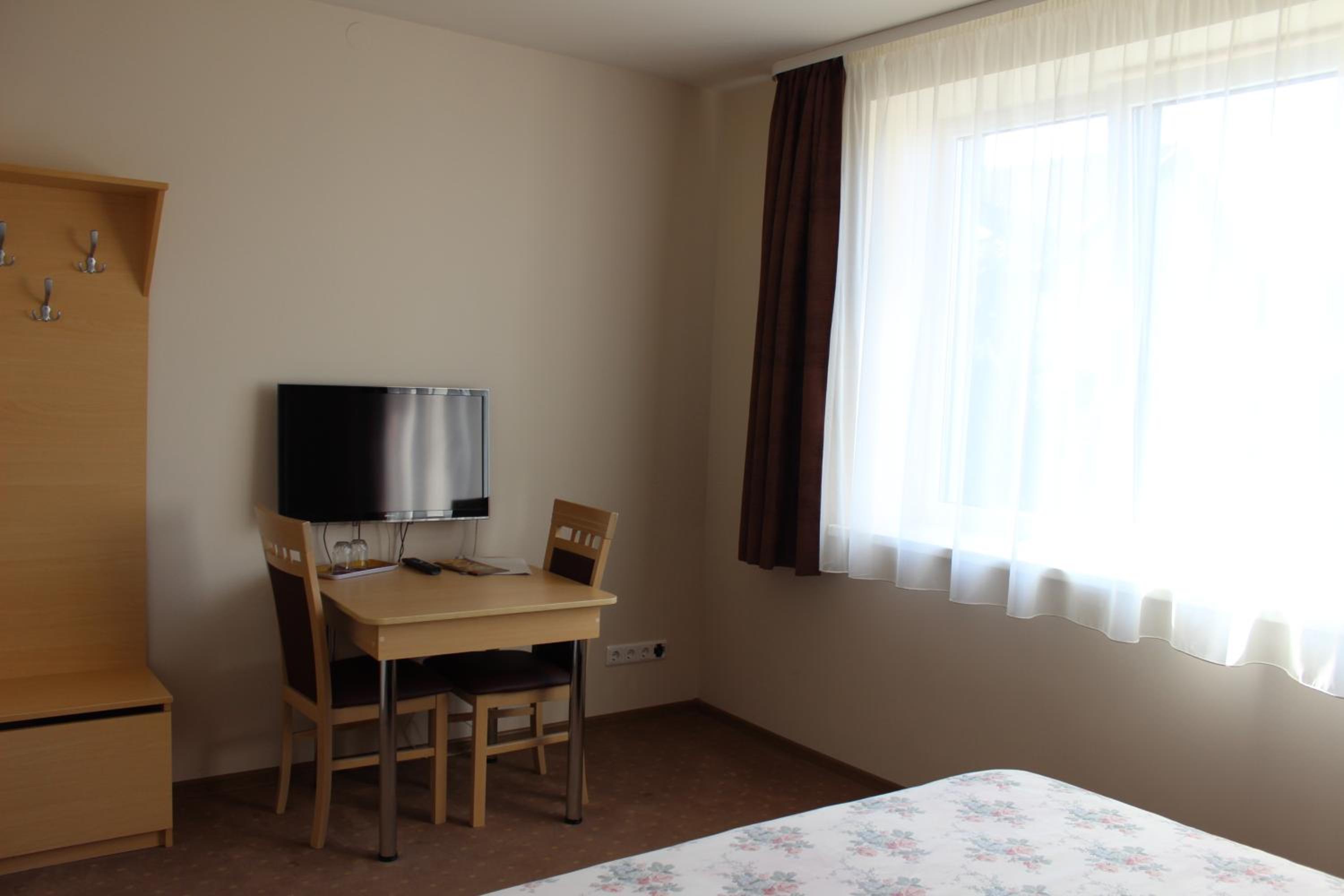 Large Double Room photo 3