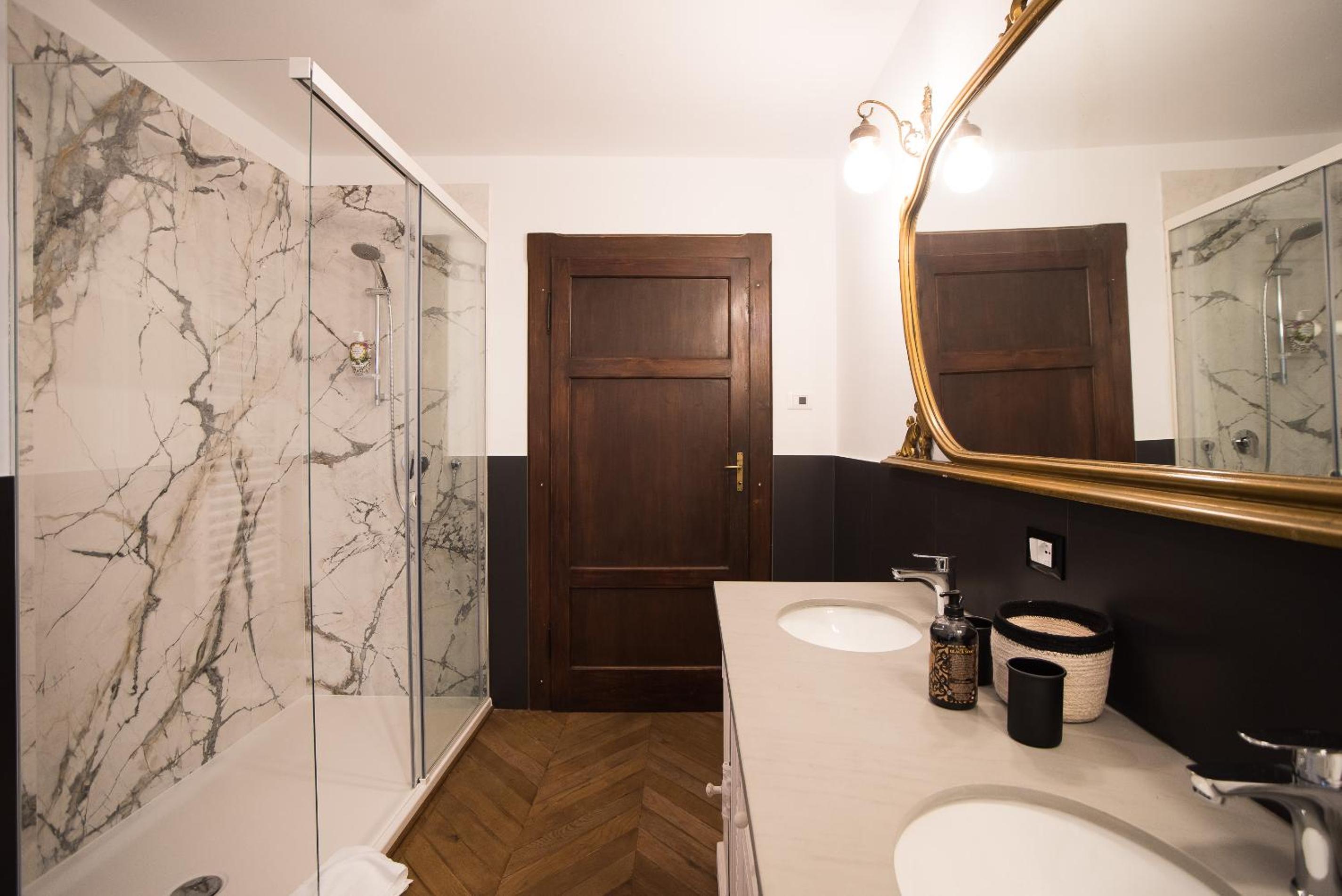 Deluxe Double Room with Shower photo 2