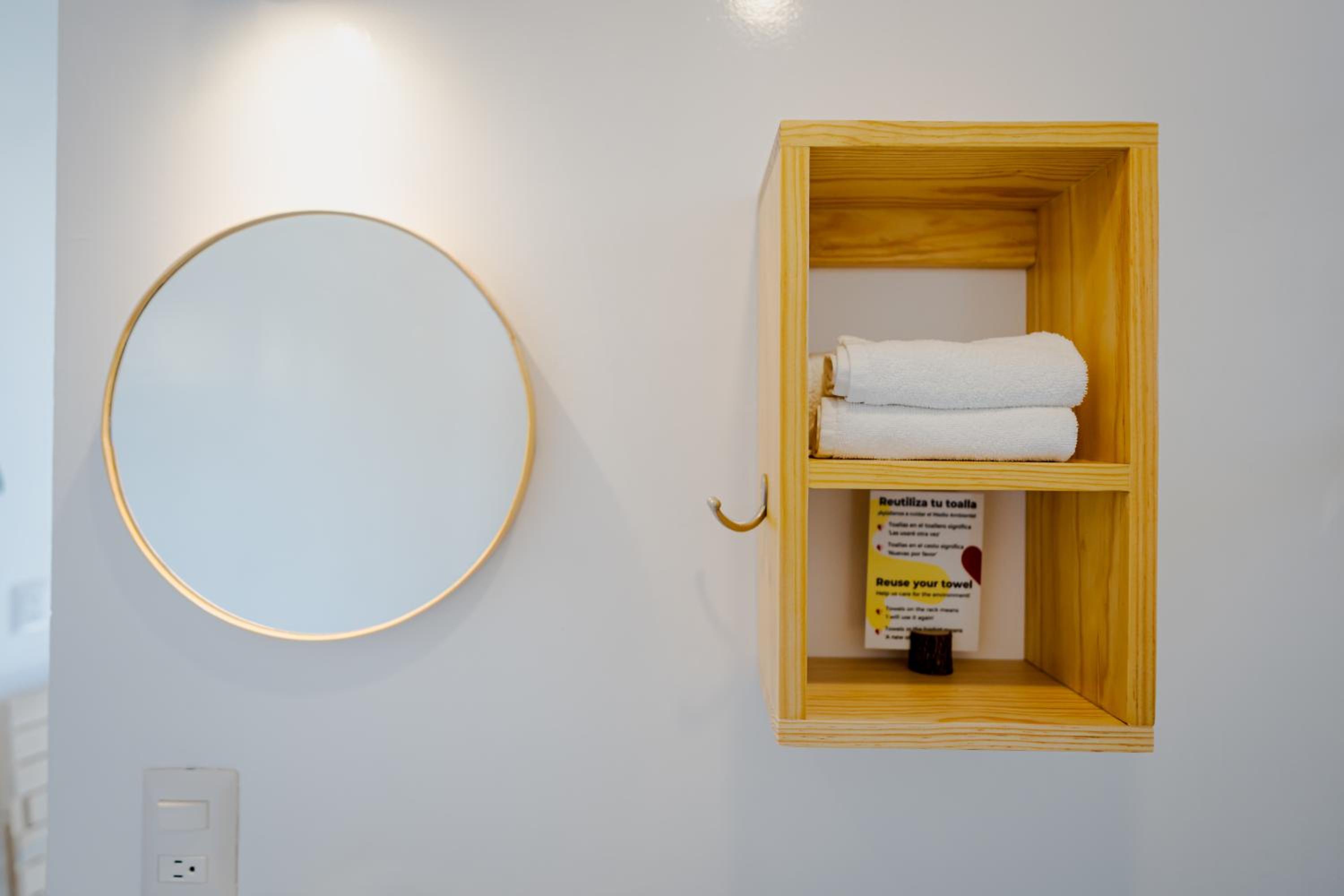 Single Round Room photo 2
