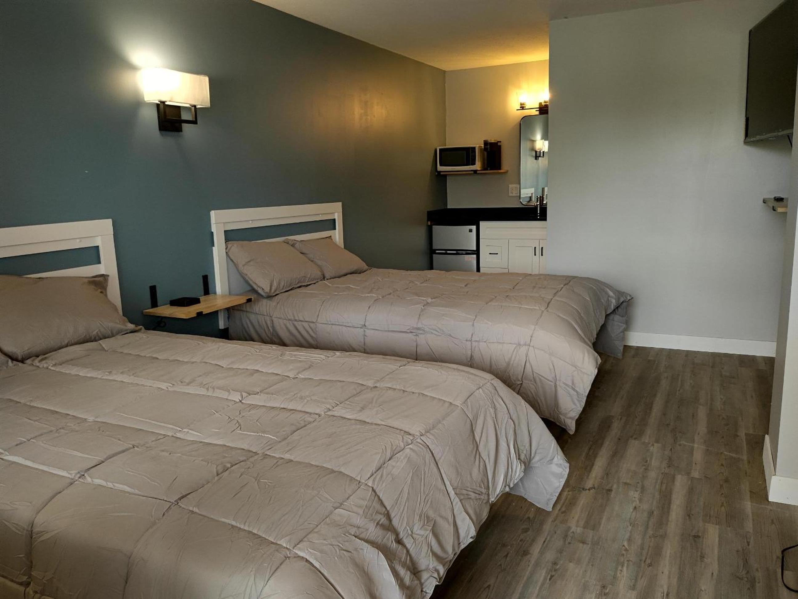 Quadruple Room with Lake View photo 1
