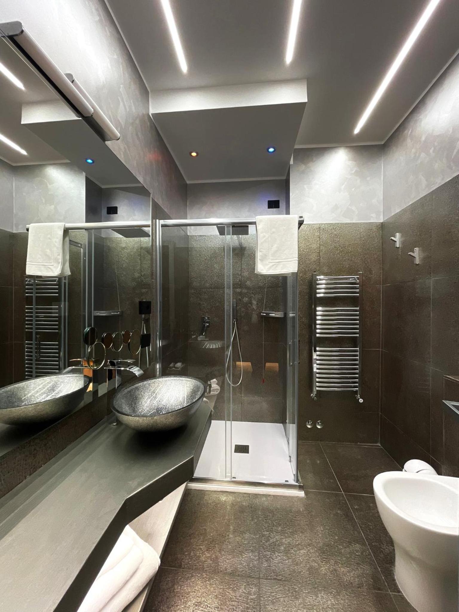 Double Room with Spa Bath photo 3
