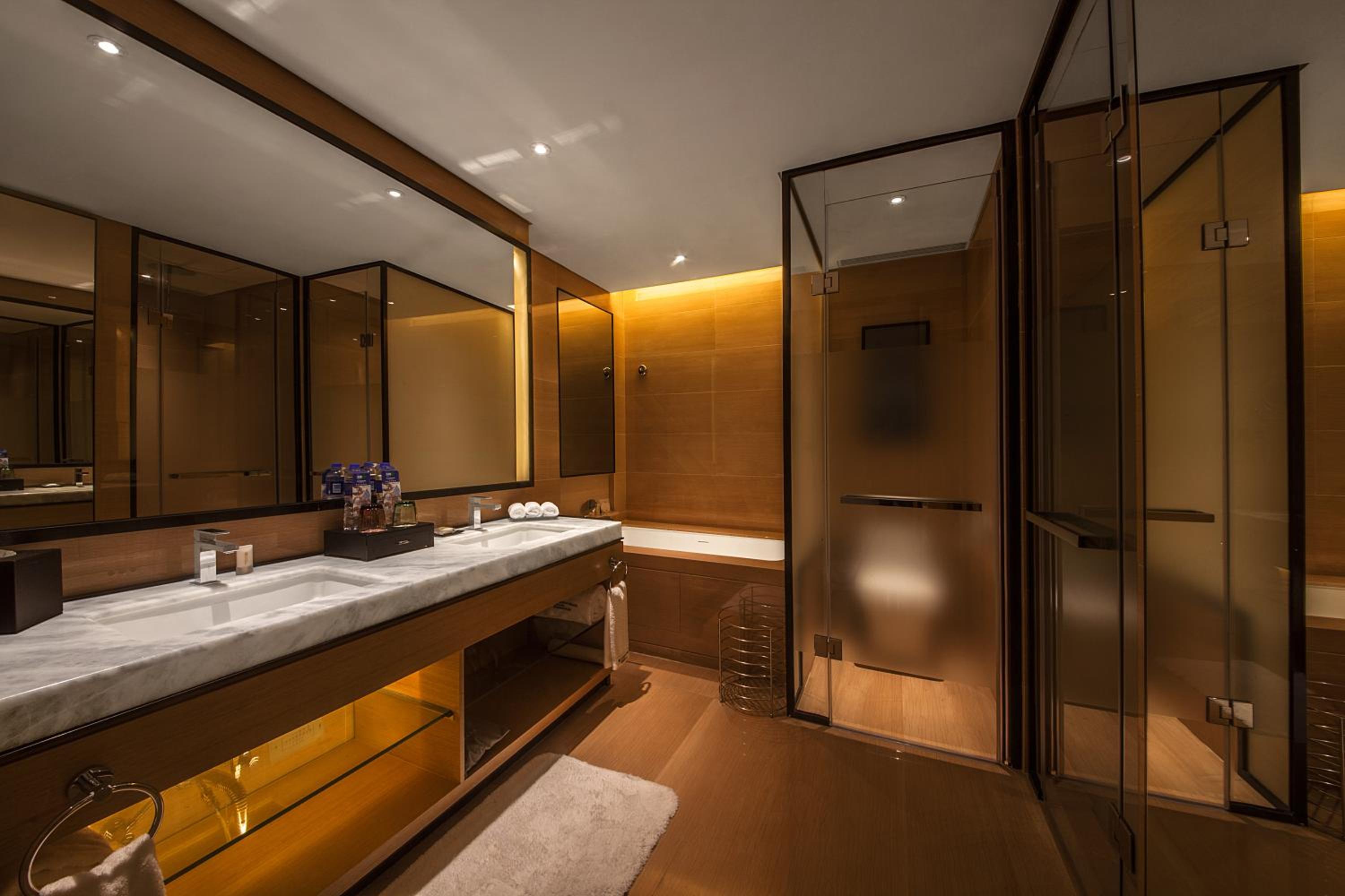Deluxe Suite with Club Benefits