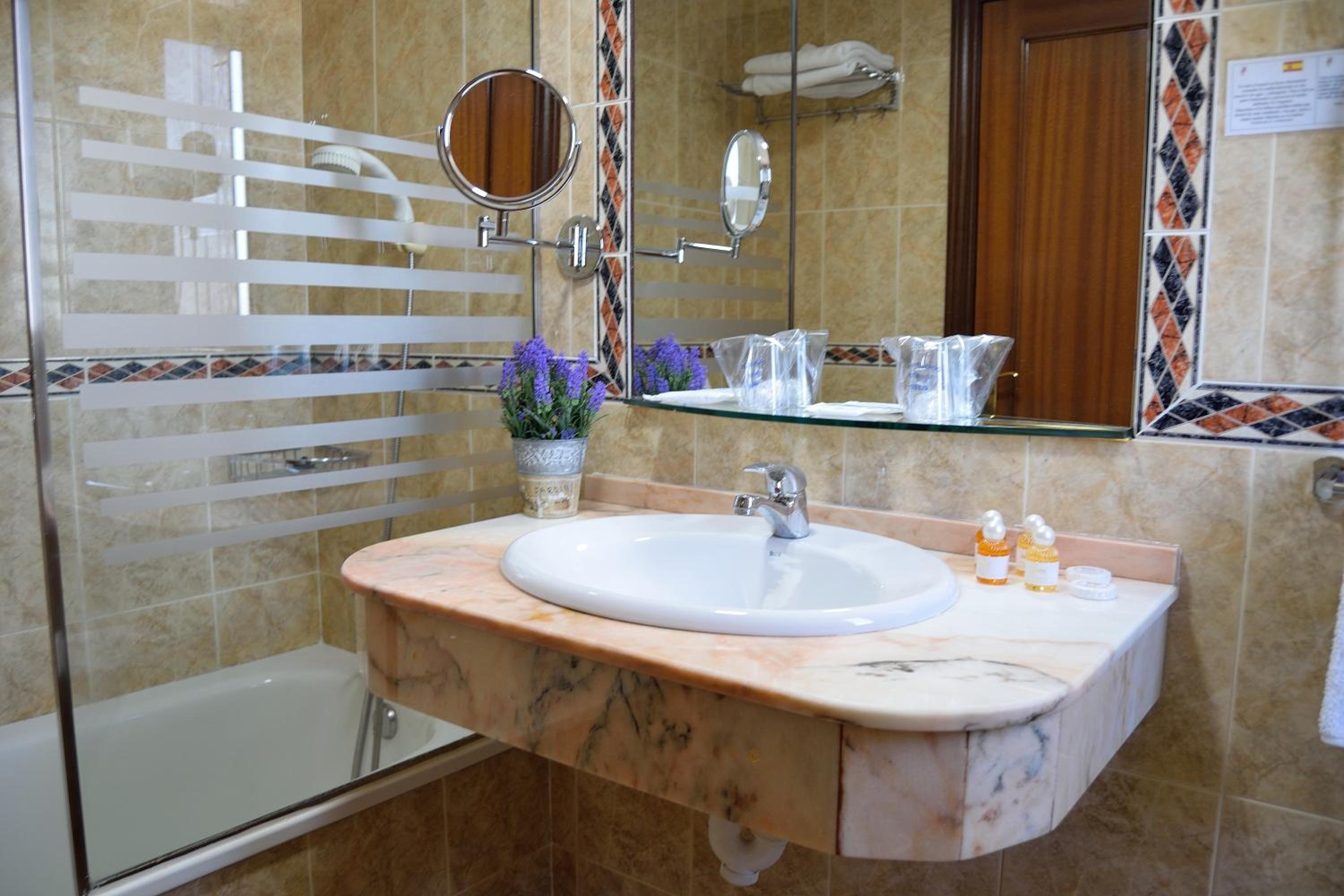 Standard Triple Room - Photo 5