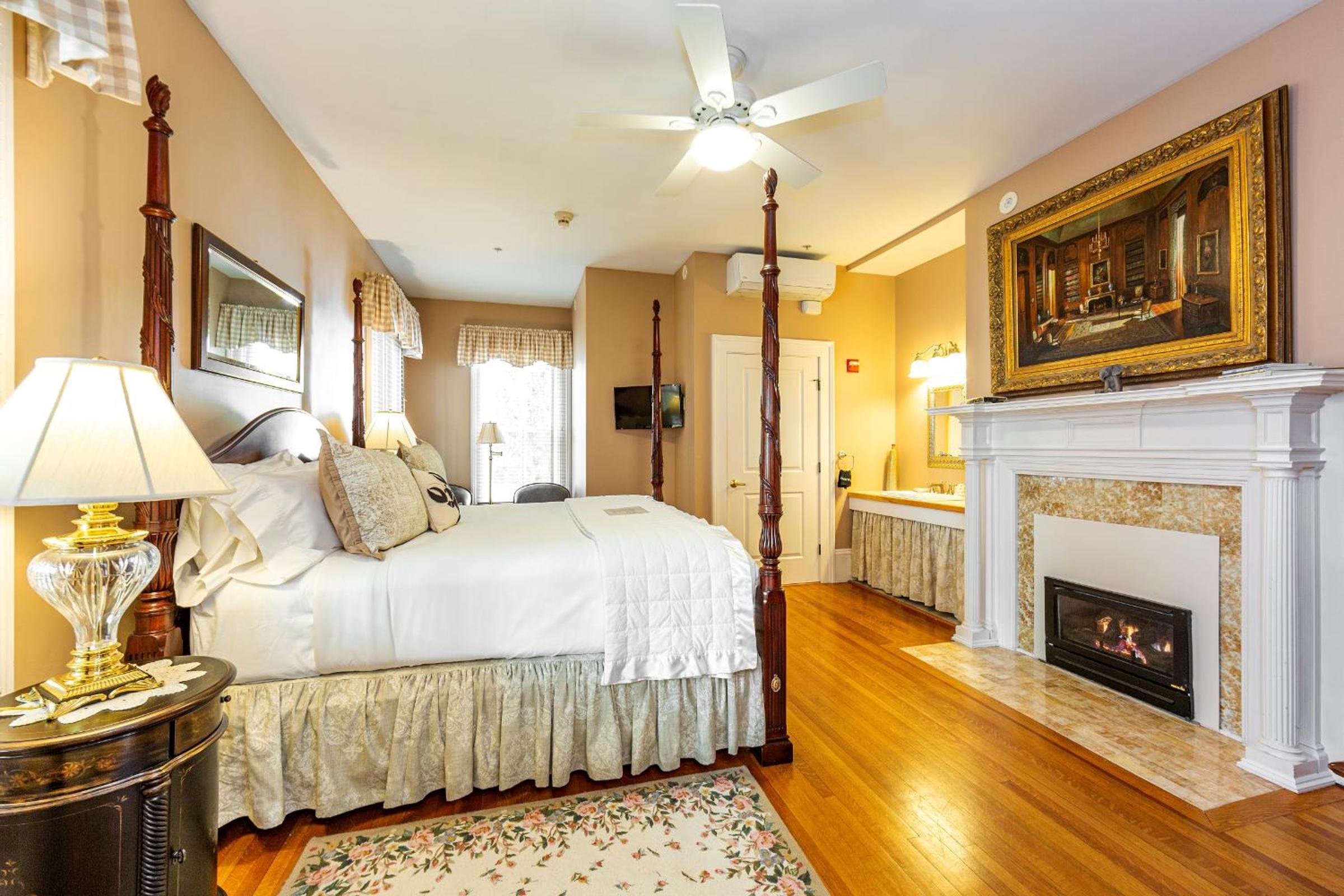 Cinnamon, Bass Cottage