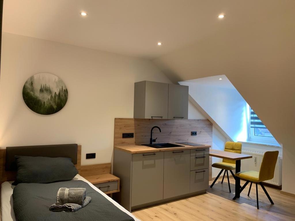 Single Room with Bathroom photo 1