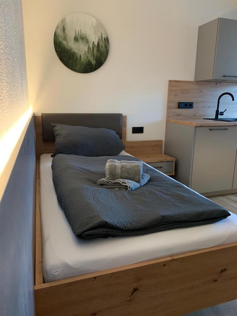 Single Room with Bathroom photo 2