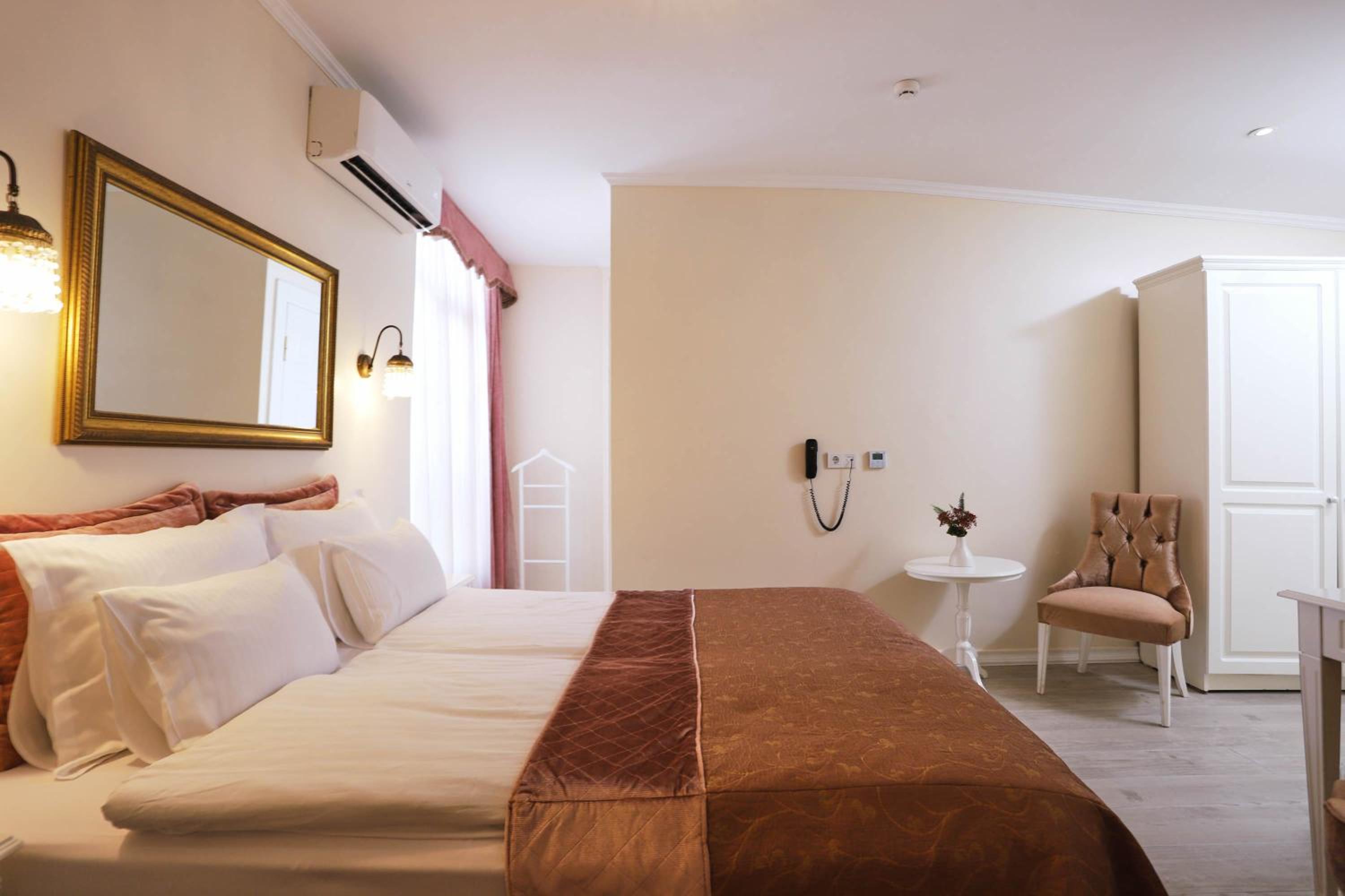 Deluxe Double or Twin Room photo 1