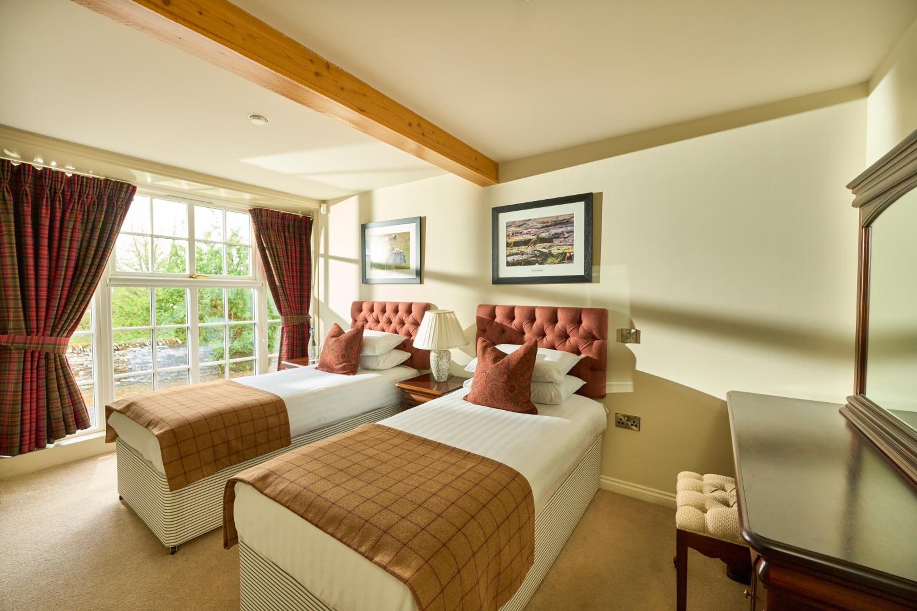 Large Twin Room (Uah Lodge)