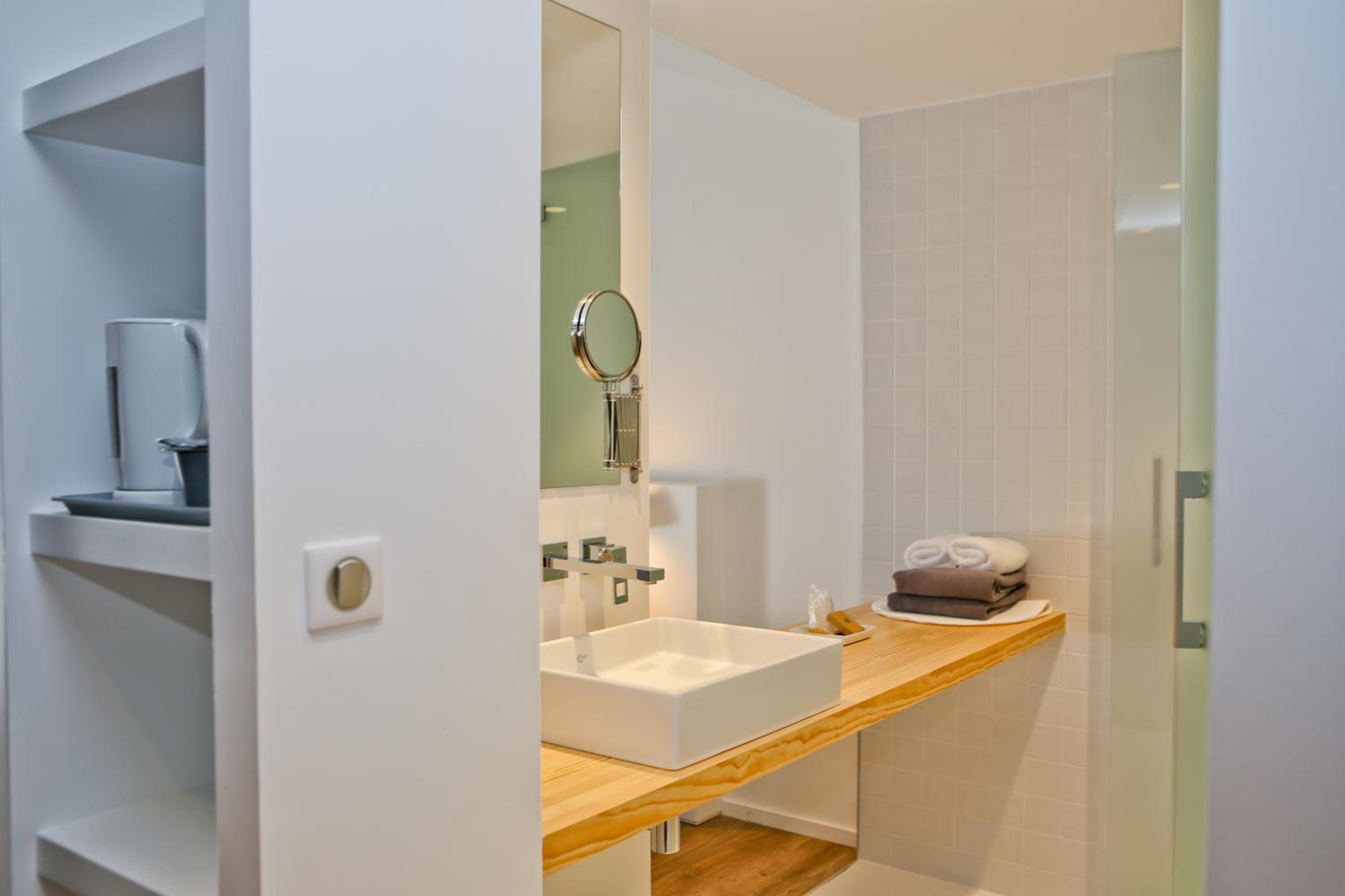 Double Room with Shower - Photo 5