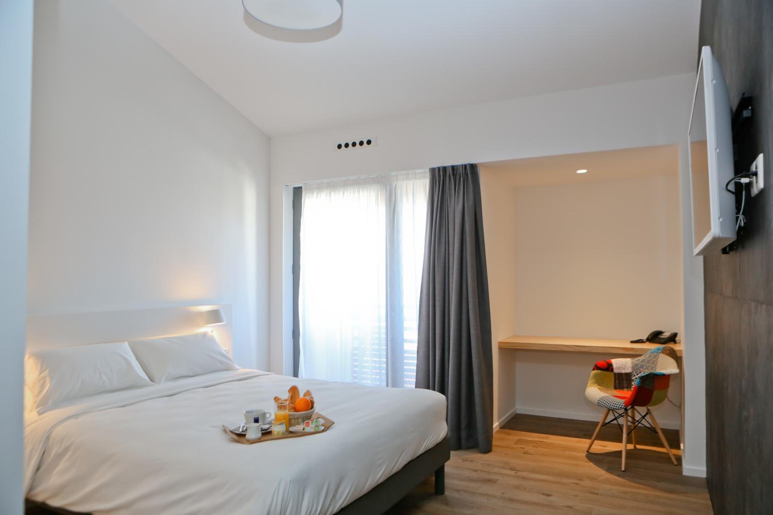Double Room with Shower - Photo 3