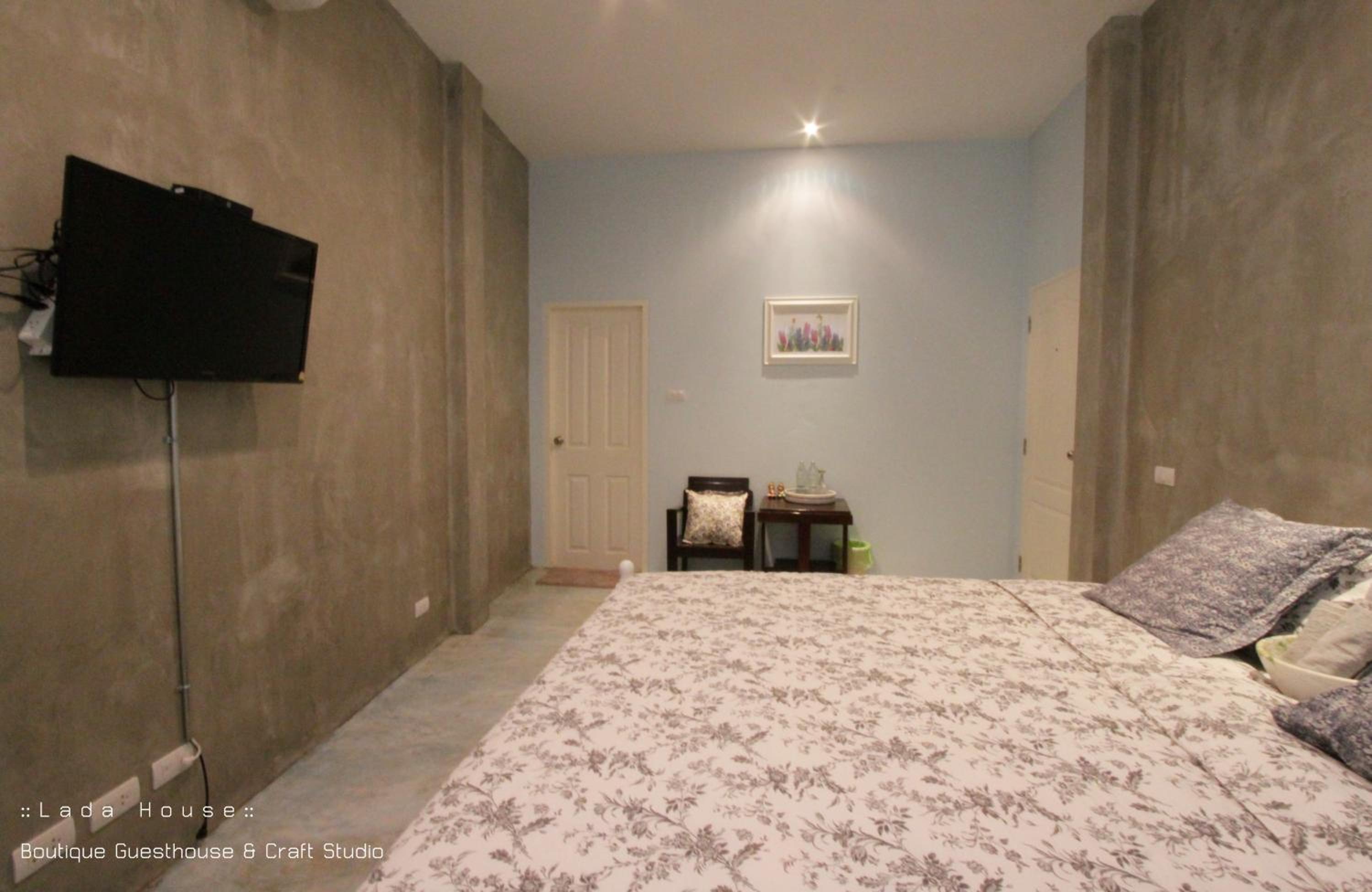 Standard King Room photo 1
