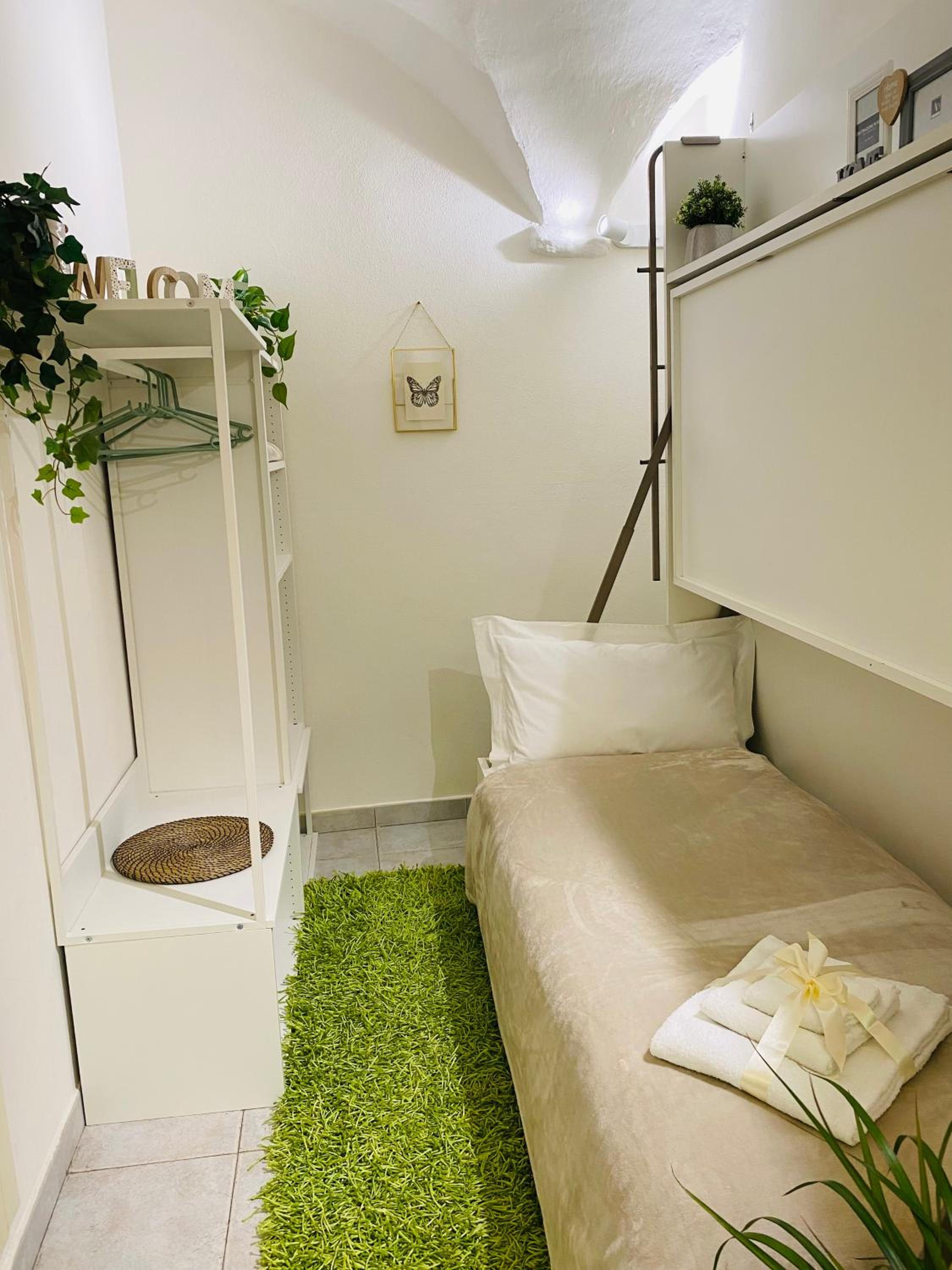 One-Bedroom Apartment photo 2