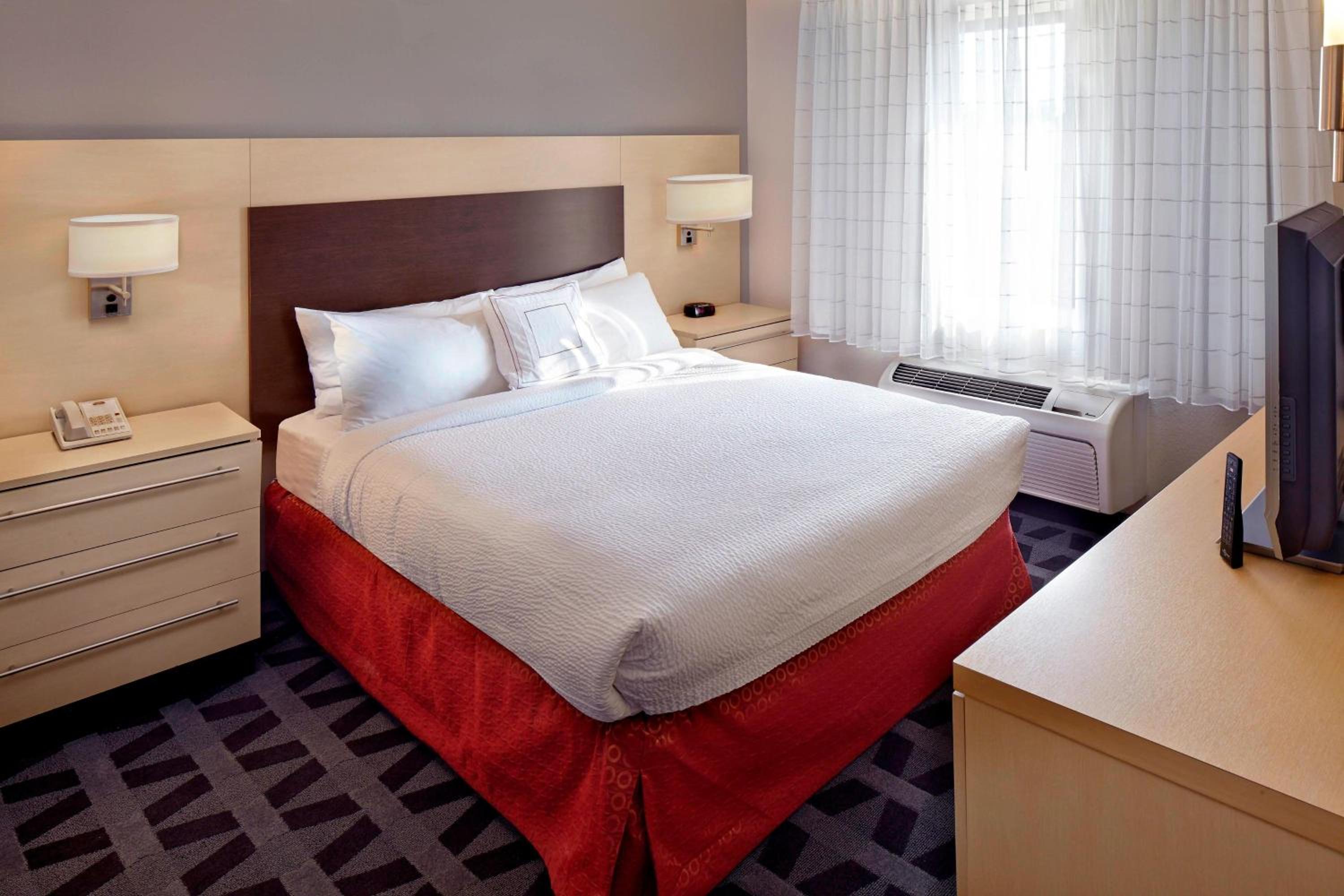 One-Bedroom Queen Suite with Sofa Bed - Photo 1
