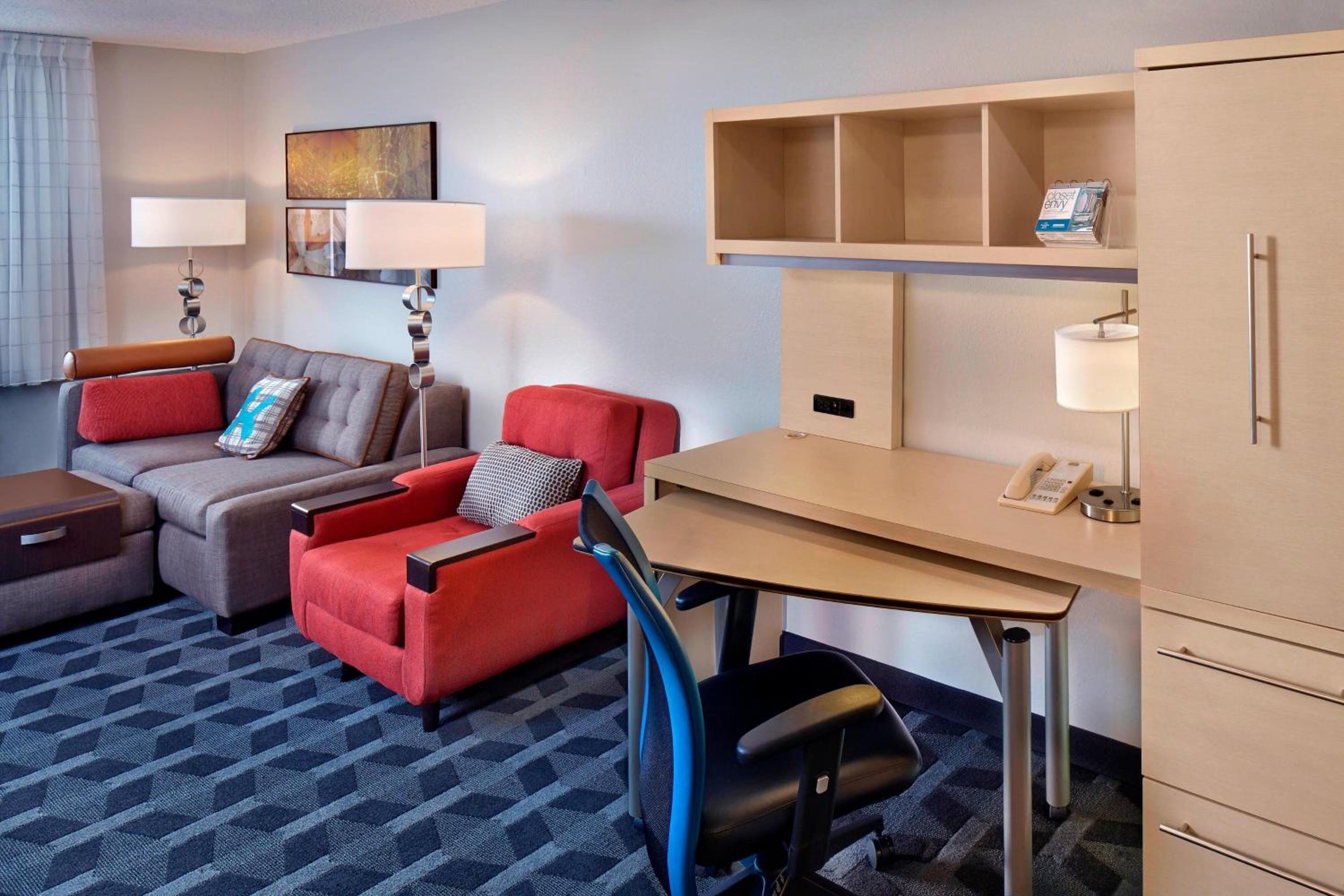 One-Bedroom King Suite with Sofa Bed - Photo 8