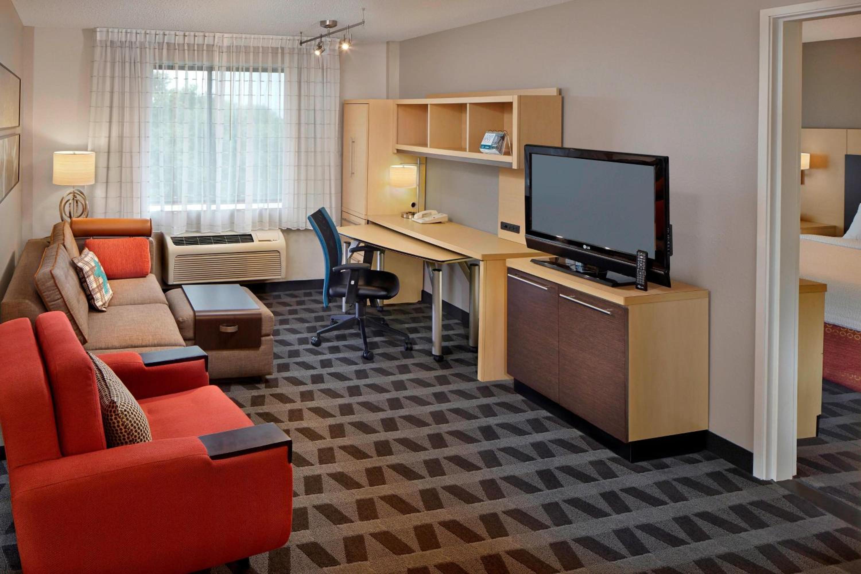 One-Bedroom King Suite with Sofa Bed - Photo 3