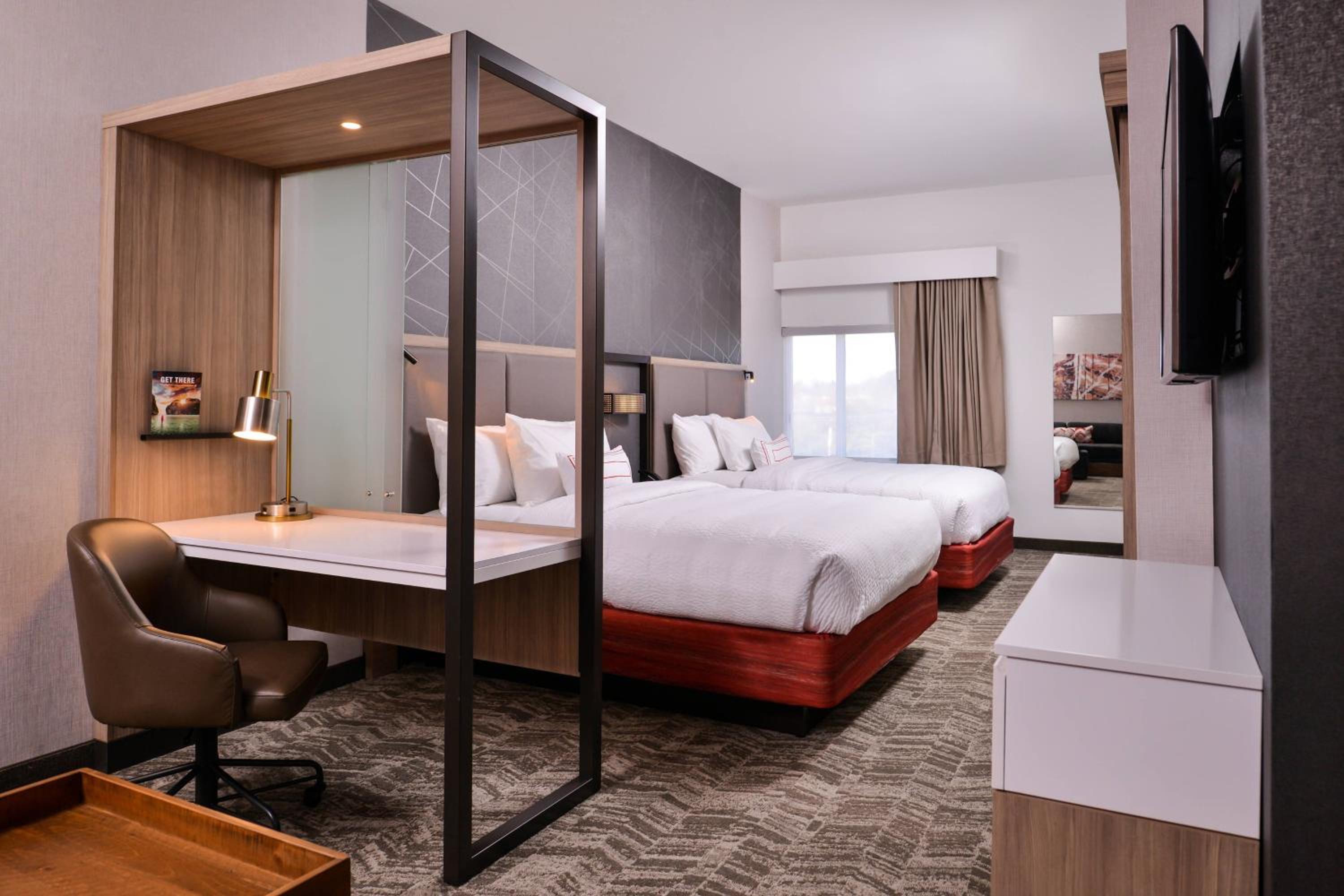 Queen Suite with Sofa Bed and Roll-in Shower - Mobility Accessible photo 2