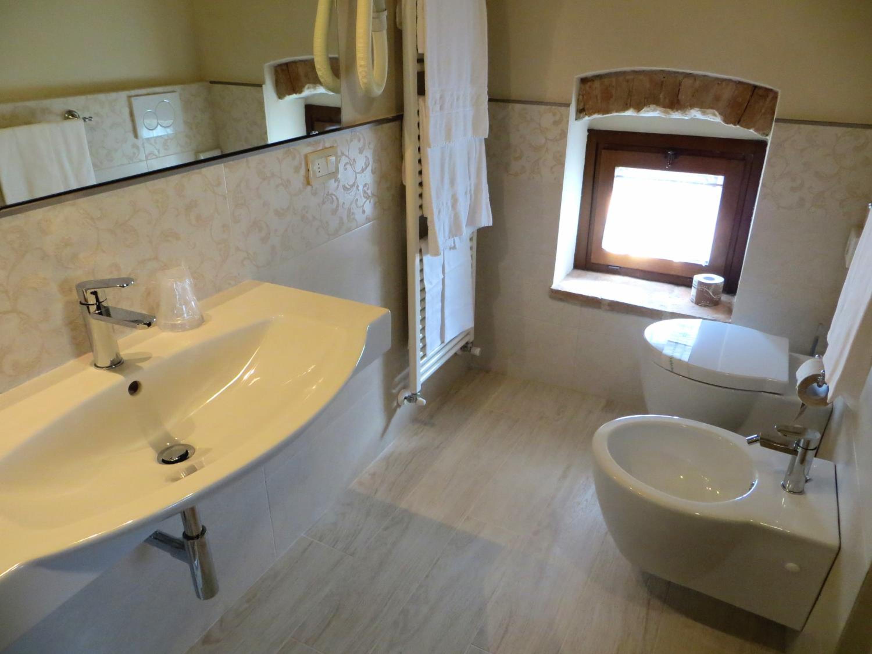 Classic Double Room - Photo 13