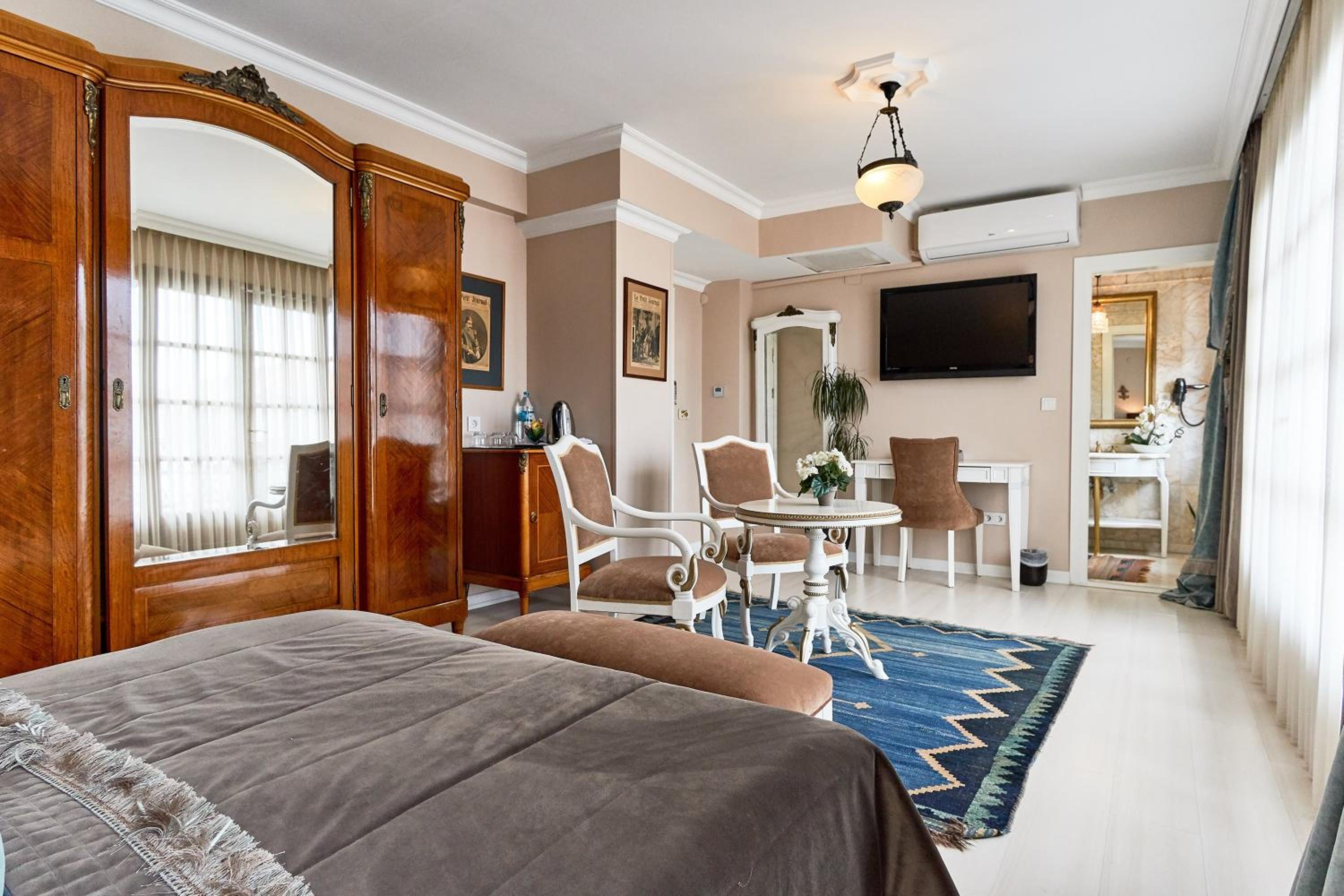 Deluxe Suite