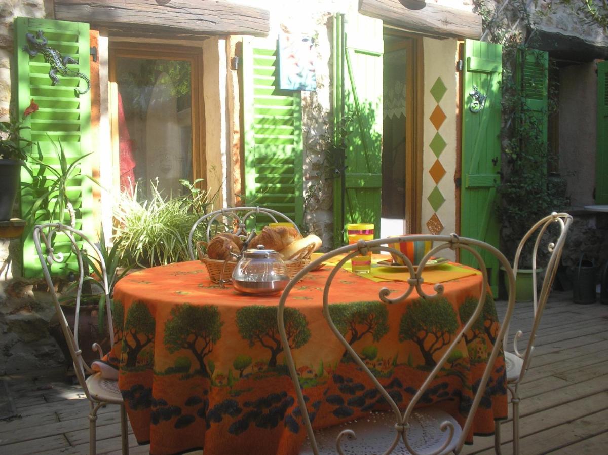 Double Room with Garden View - Photo 8