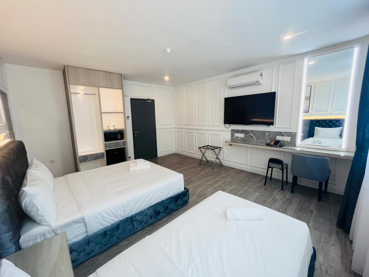 Deluxe Family Room photo 3