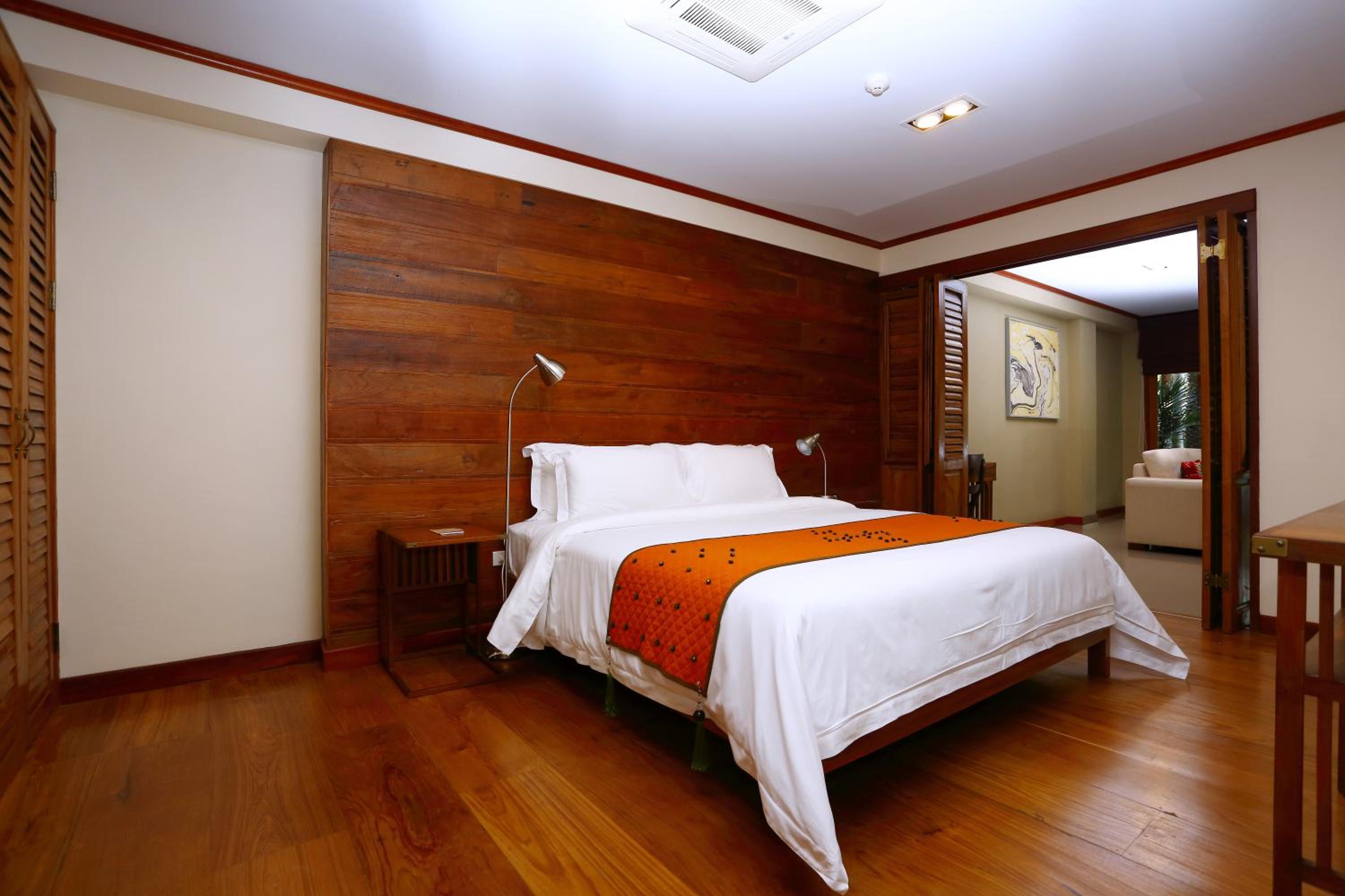 Superior One-Bedroom Apartment - Photo 1