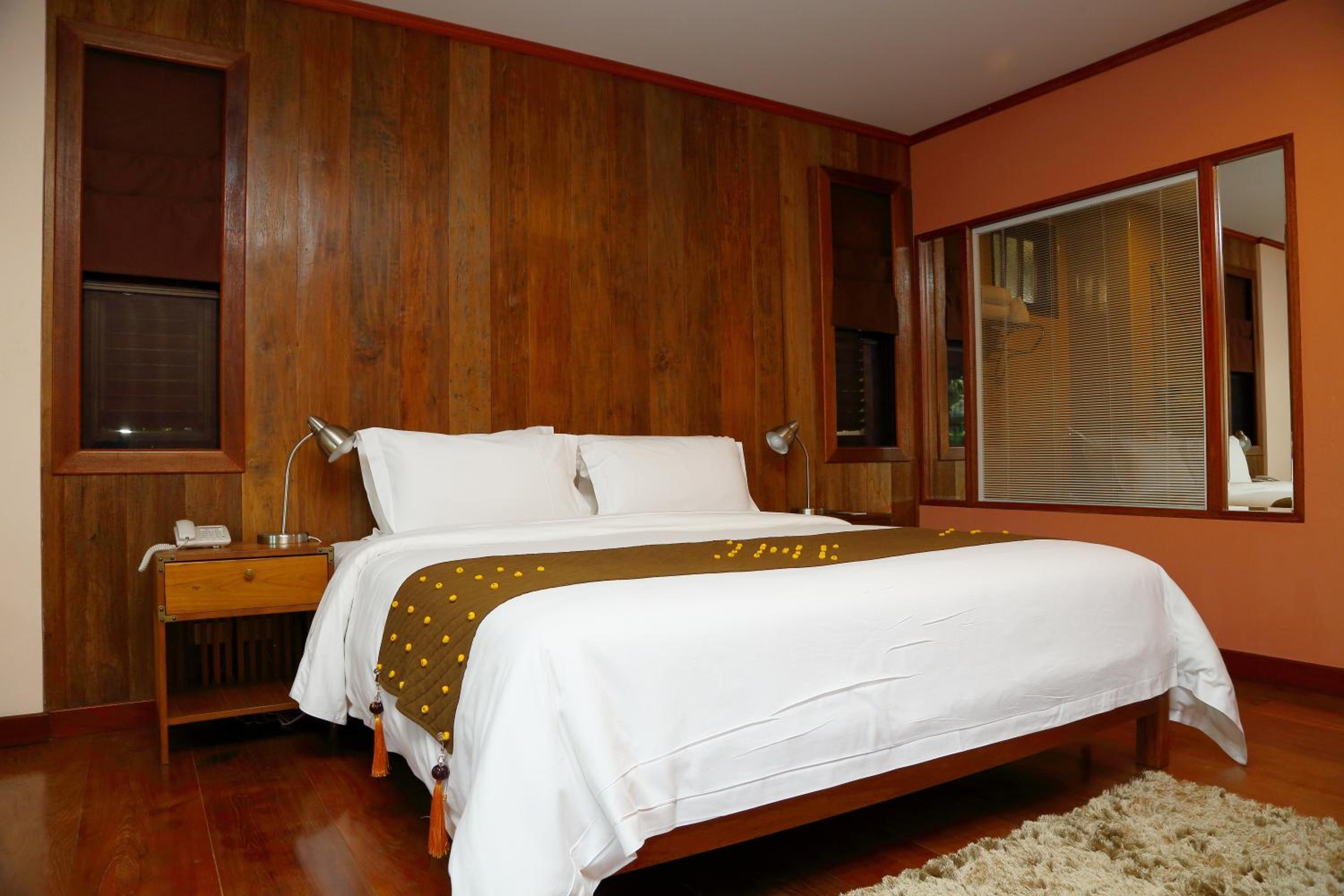 Superior One-Bedroom Apartment - Photo 5