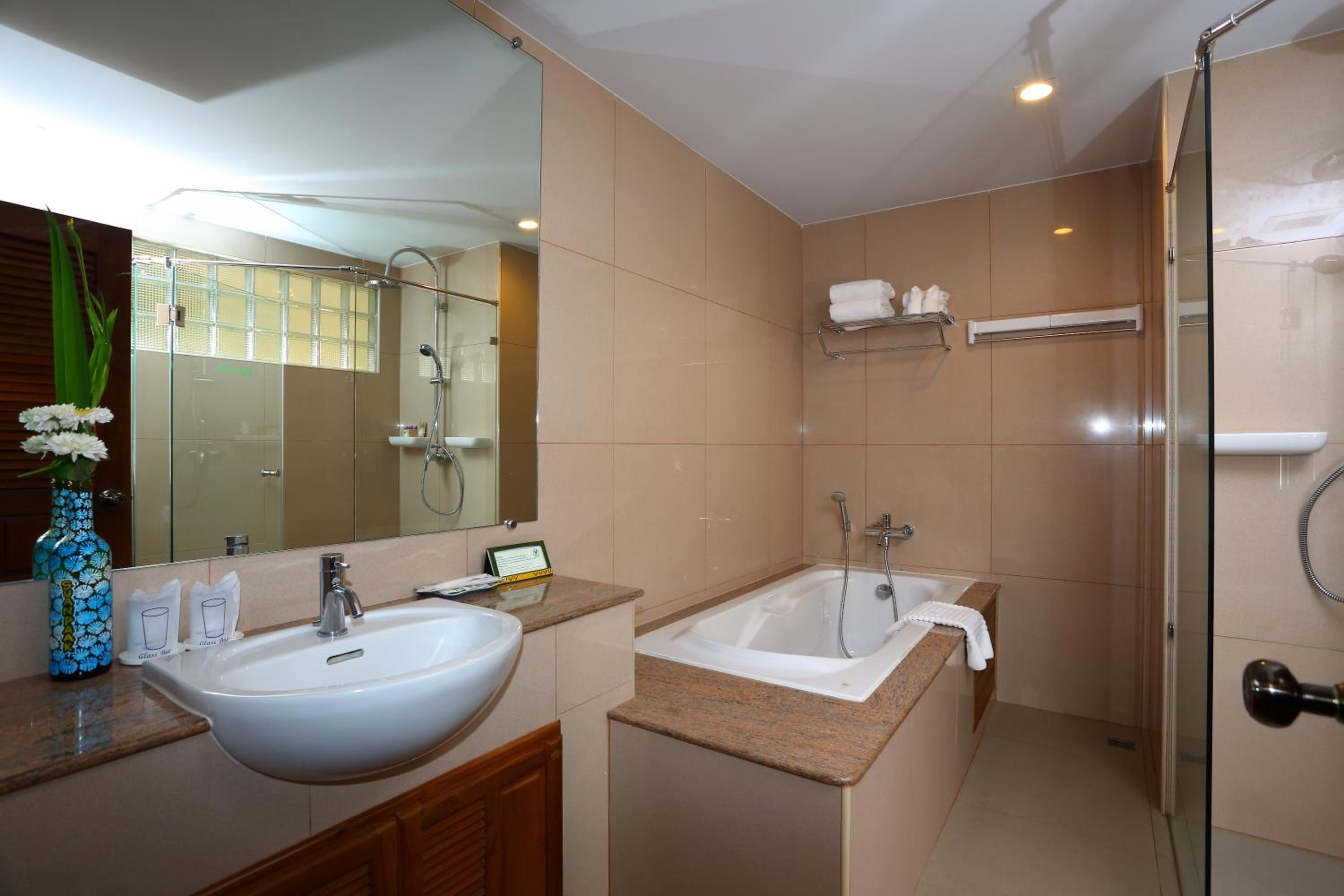 Superior One-Bedroom Apartment - Photo 7