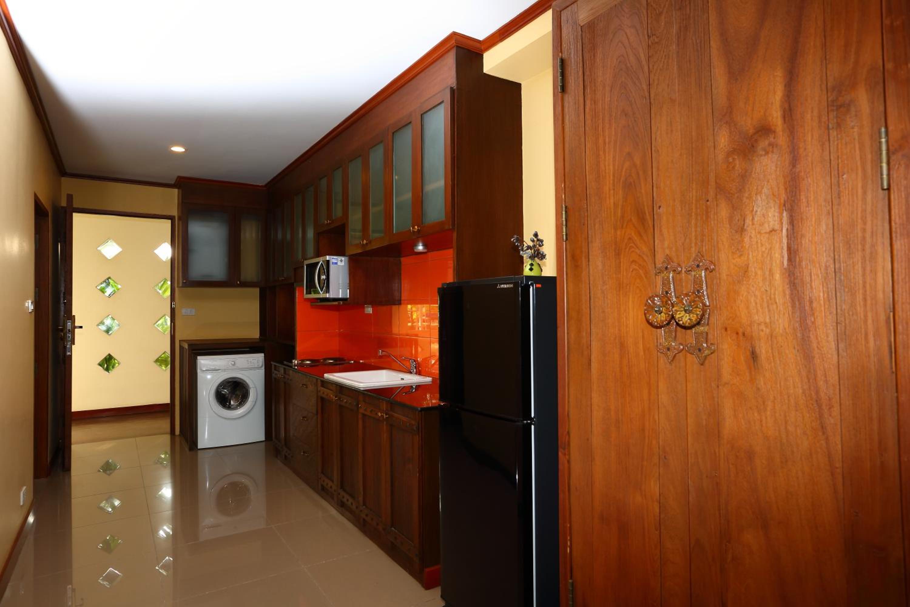 Superior One-Bedroom Apartment - Photo 6