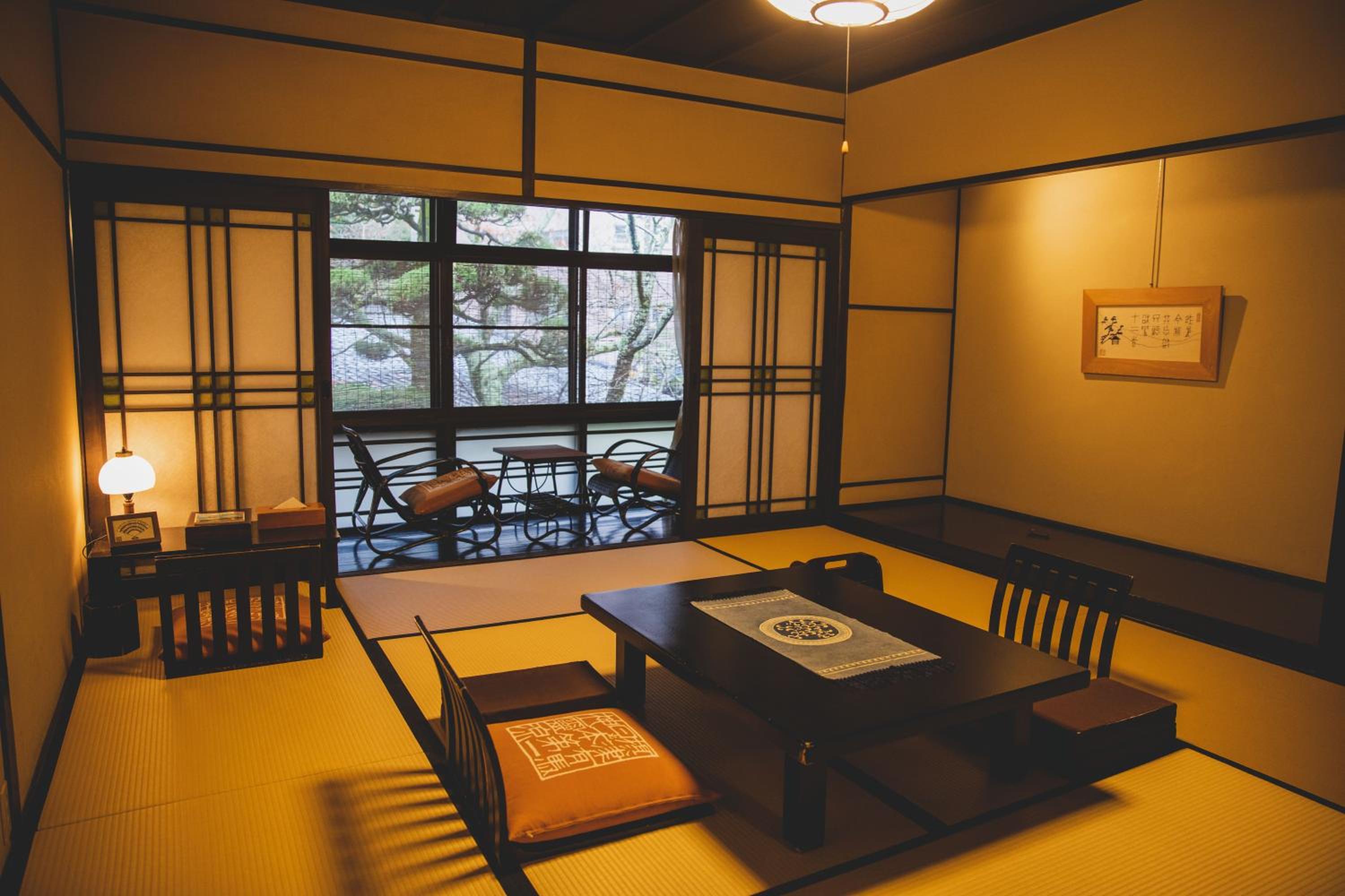 Japanese-Style Standard Room with Shared Bathroom - "Chikyu"