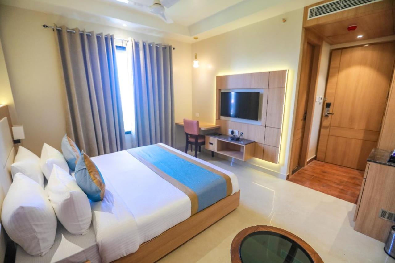 Standard King Room photo 1
