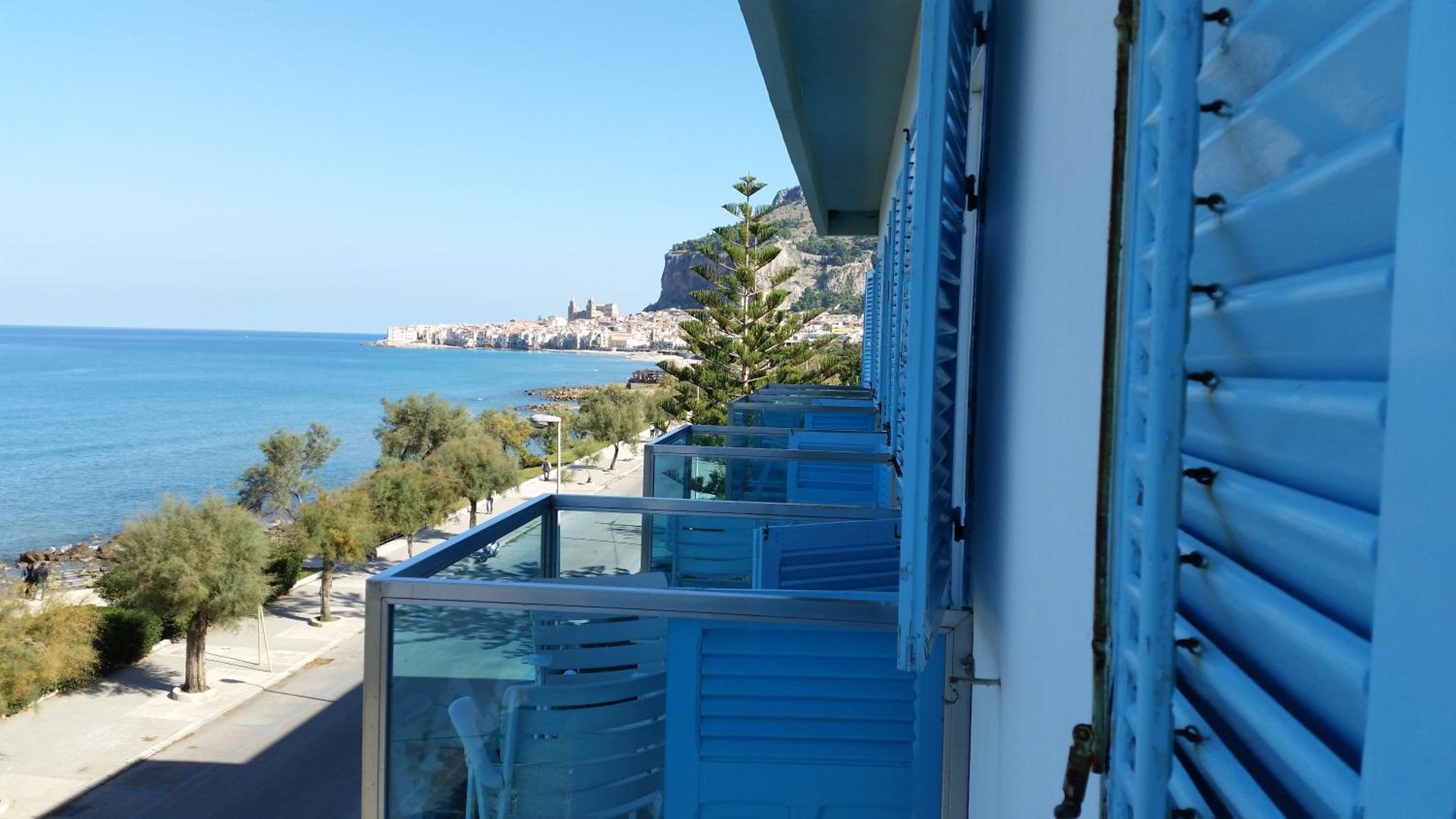 Room with Balcony and Sea View - Photo 3