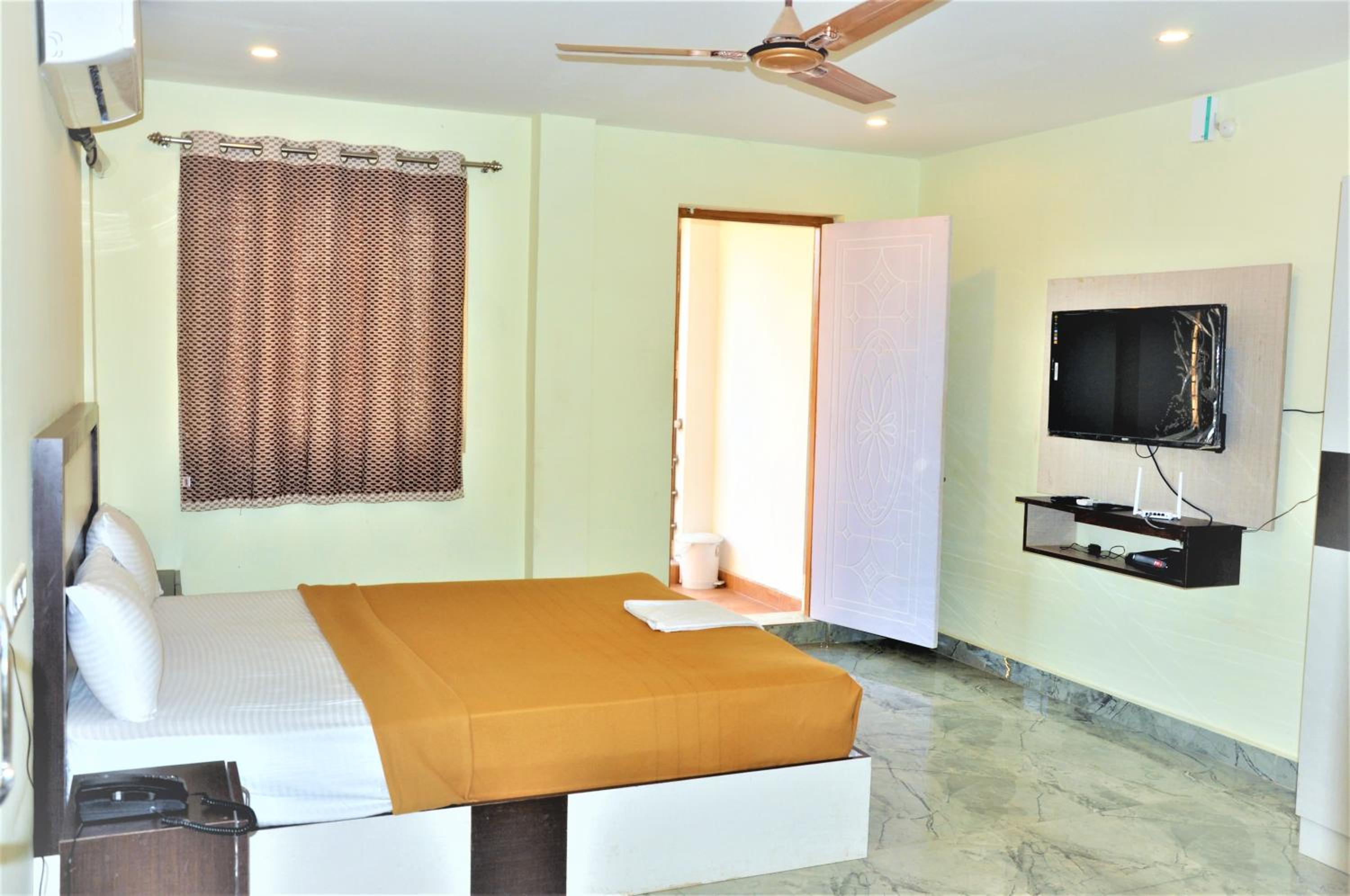 King Room With Balcony - Photo 5