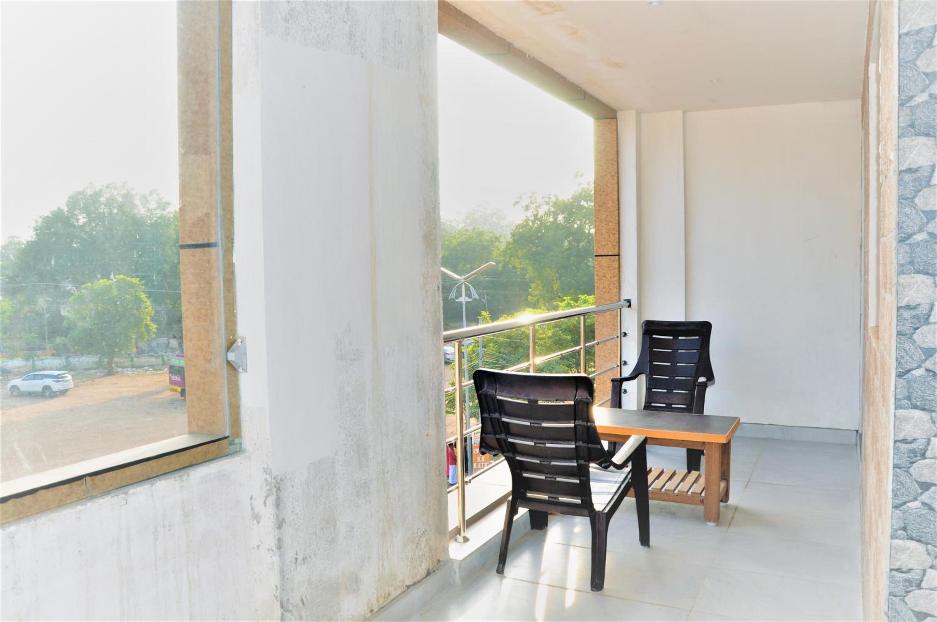 King Room With Balcony - Photo 3