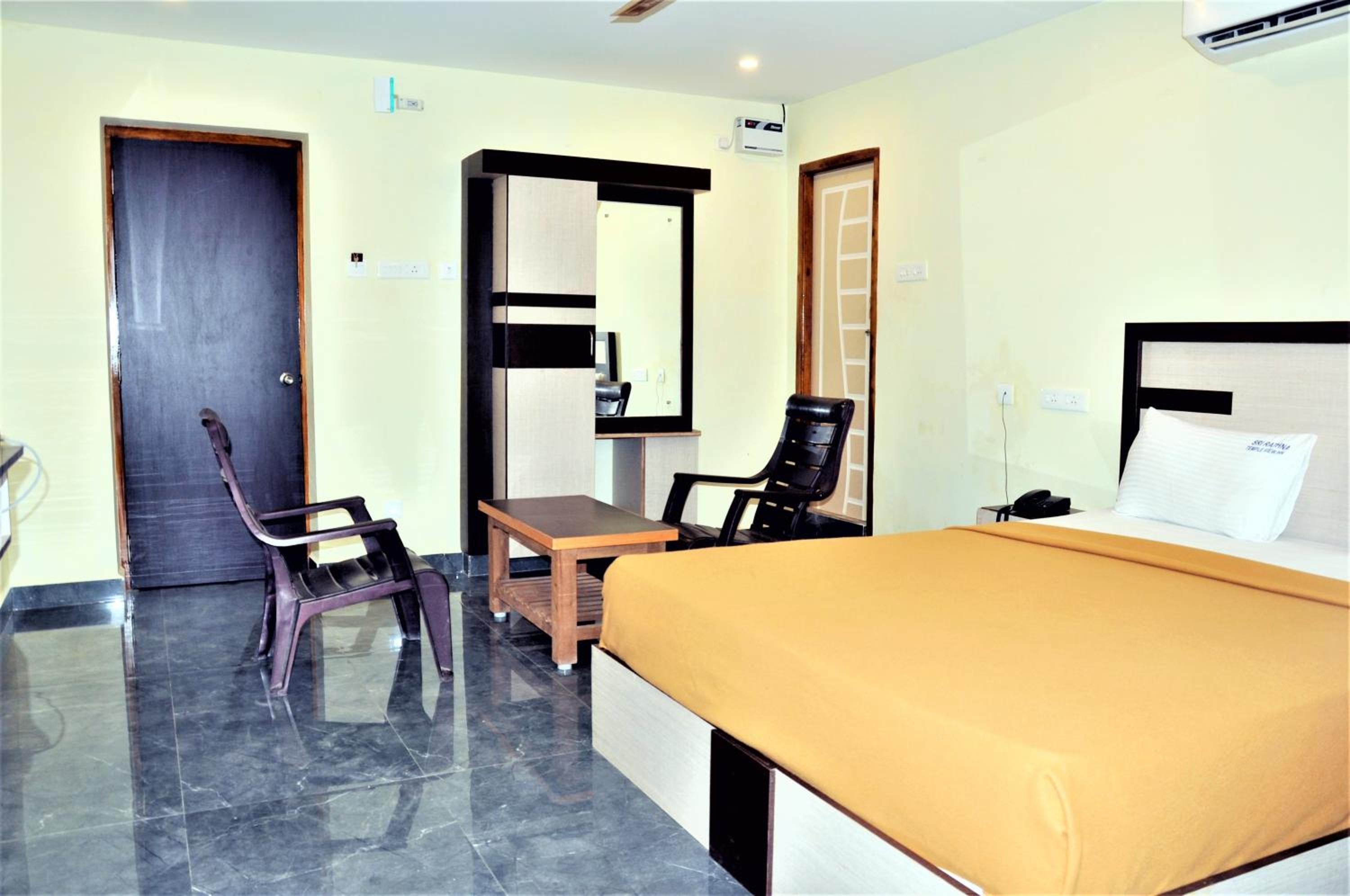 King Room With Balcony - Photo 2