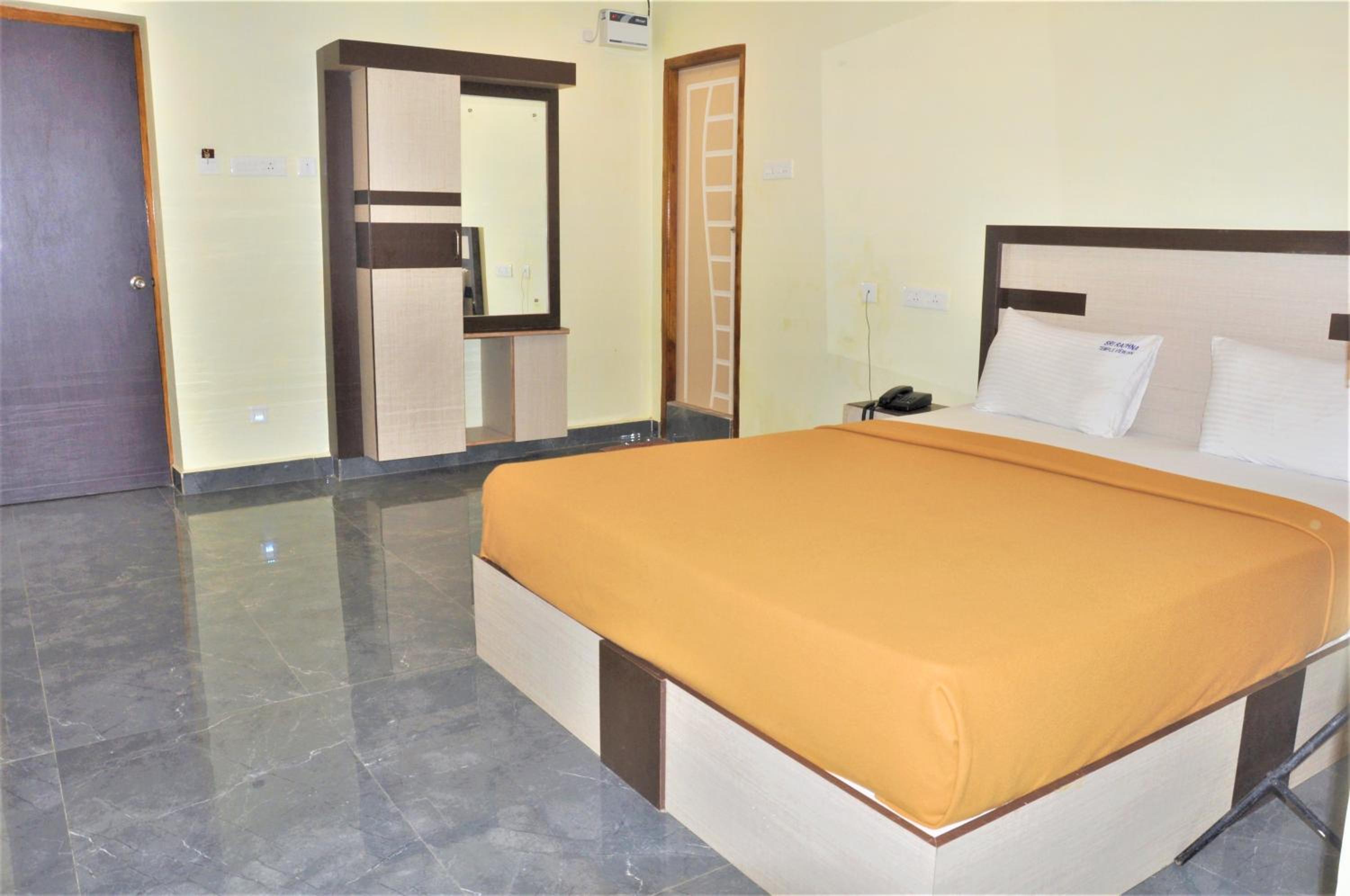 King Room With Balcony - Photo 4